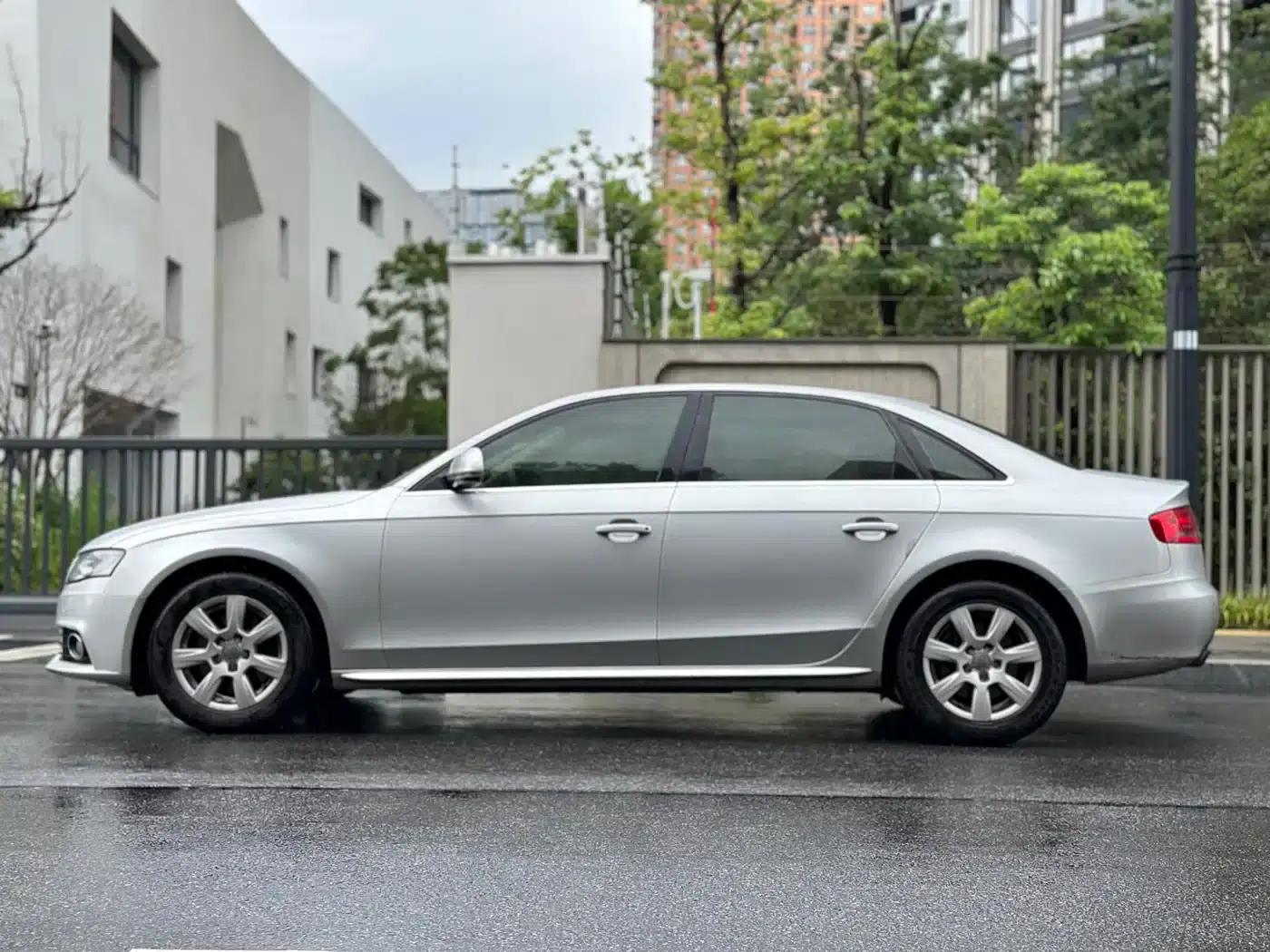 Audi A4L 2011 2.0 TFSI Standard Edition — миниатюра 4