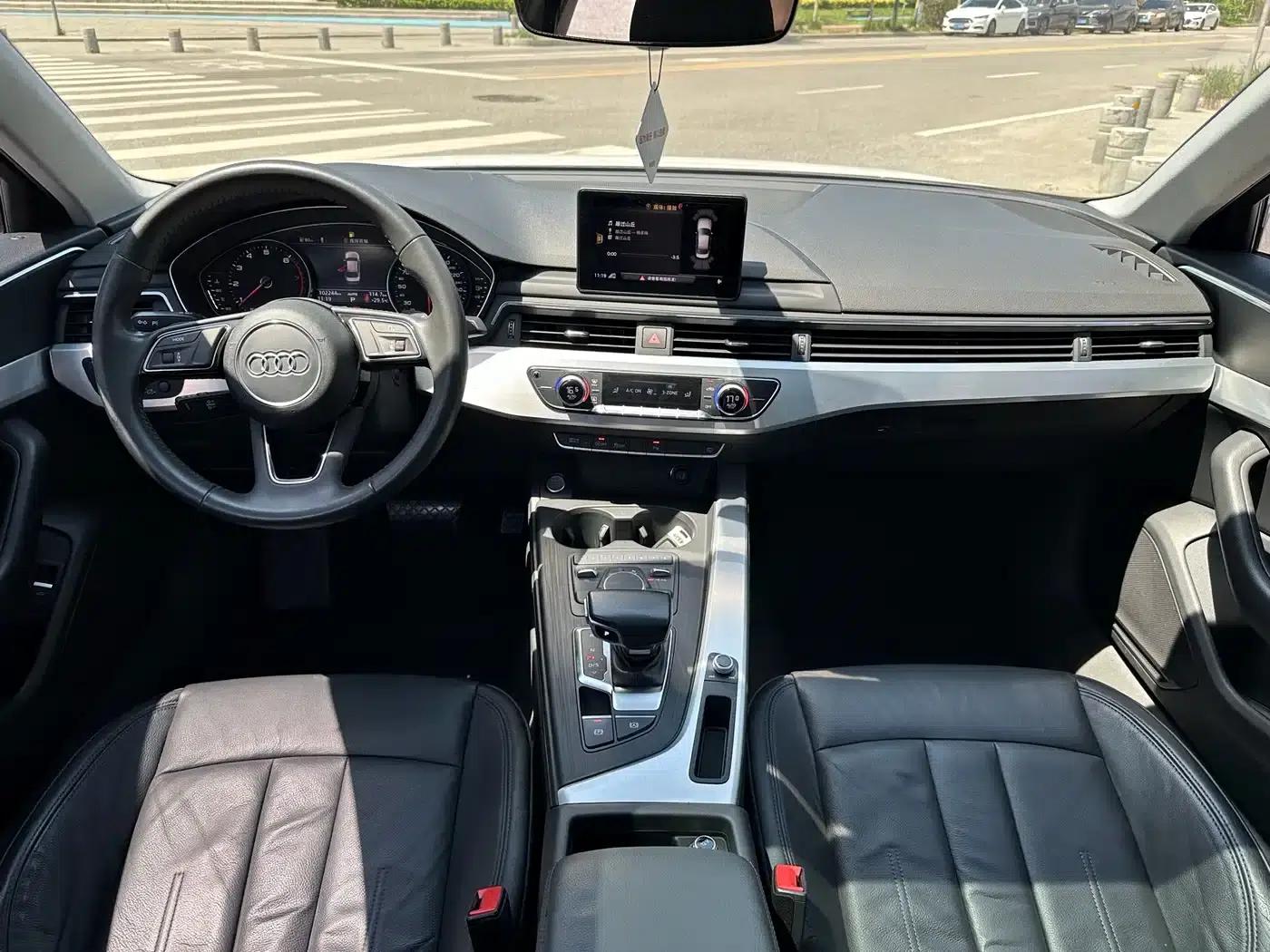 Audi A4L 2018 30th Anniversary Edition 40 TFSI Fashion Model — миниатюра 5