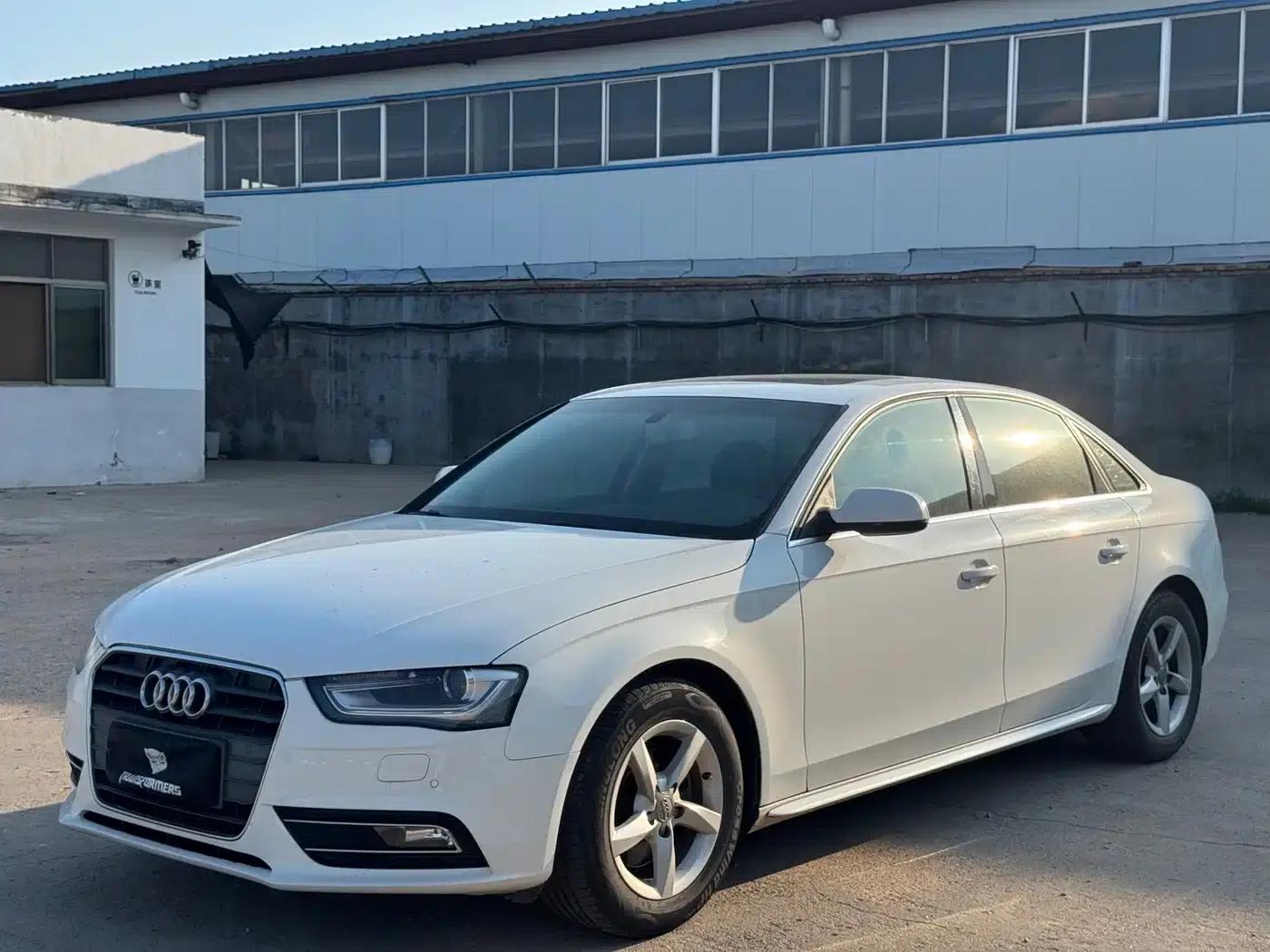 Audi A4L 2015 35 TFSI Automatic Standard Edition — миниатюра 1