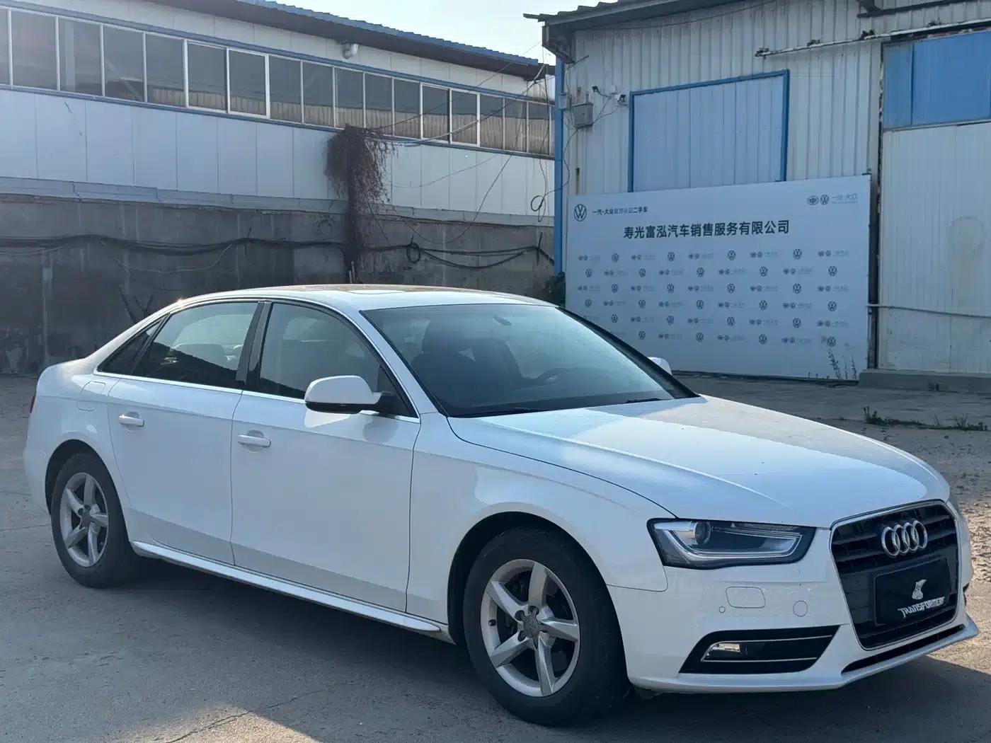 Audi A4L 2015 35 TFSI Automatic Standard Edition — миниатюра 3
