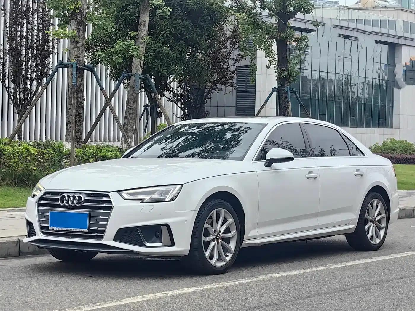 Audi A4L 2019 40 TFSI Fashion Edition (National V Emission Standard) — миниатюра 1