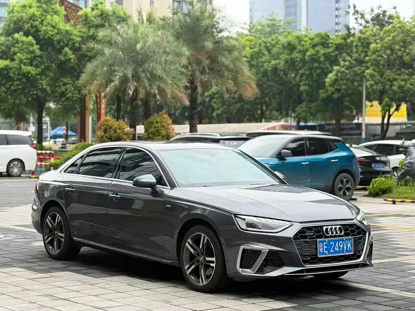 Audi A4L 2020 40 TFSI quattro Luxury Dynamic — миниатюра 1