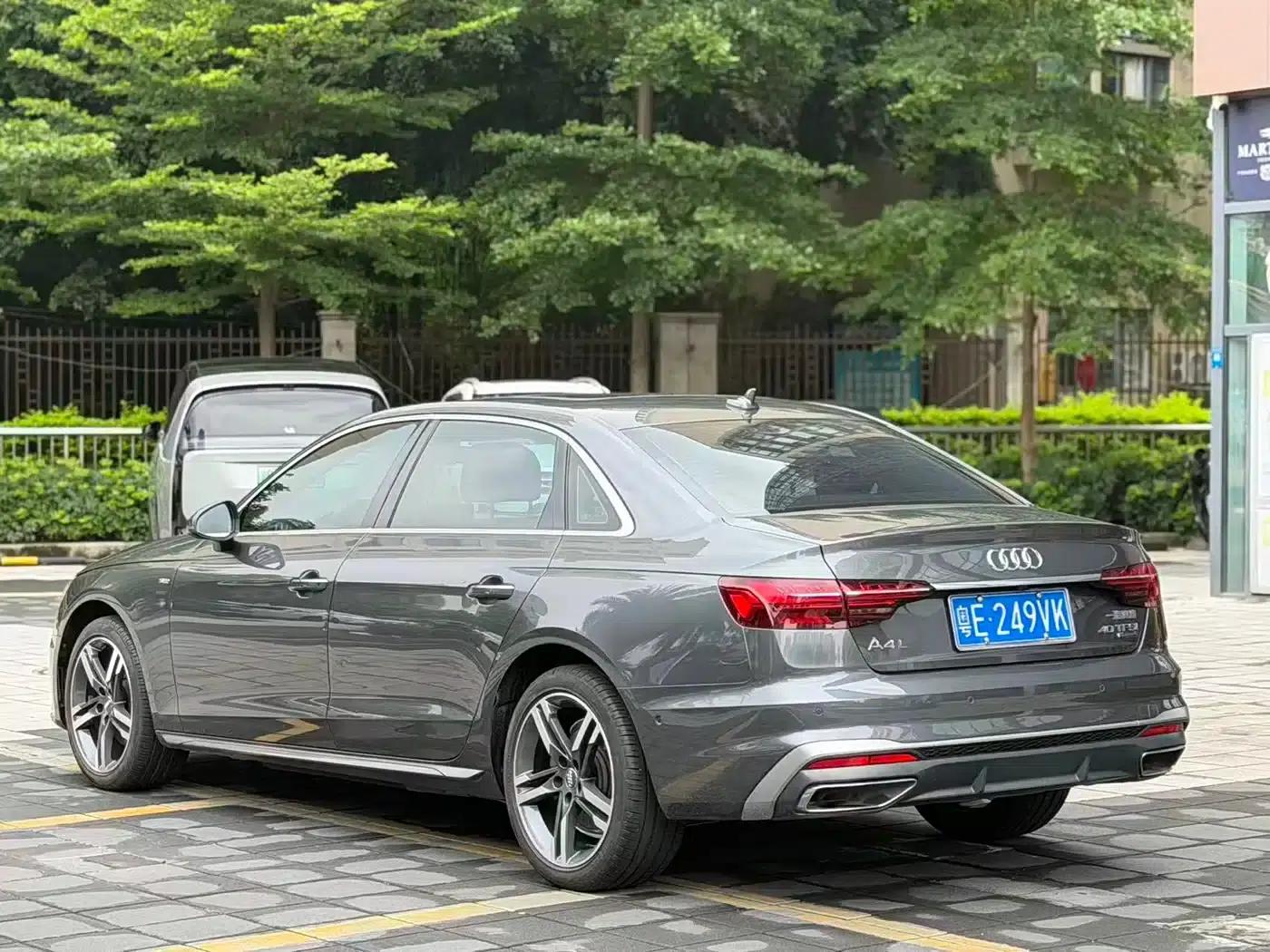 Audi A4L 2020 40 TFSI quattro Luxury Dynamic — миниатюра 4