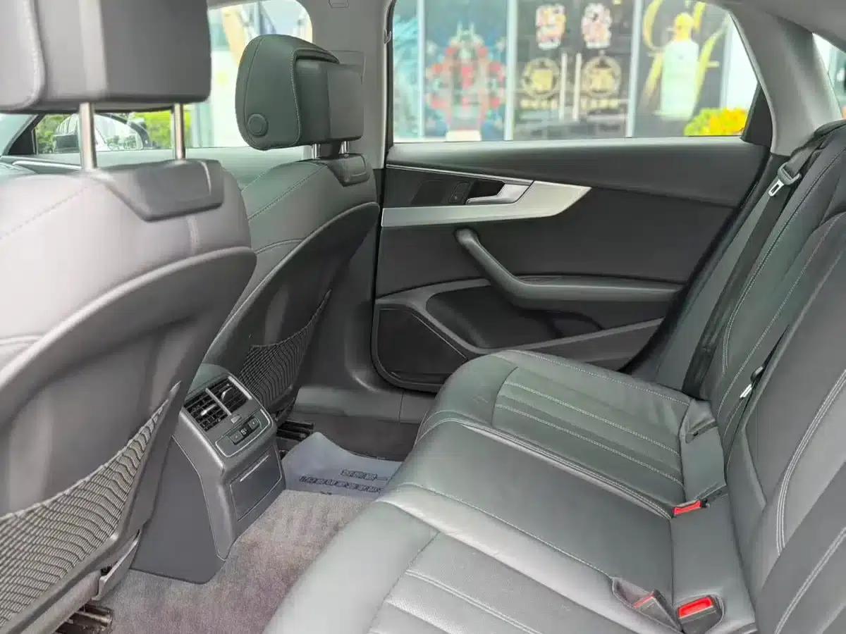 Audi A4L 2020 40 TFSI quattro Luxury Dynamic — миниатюра 6