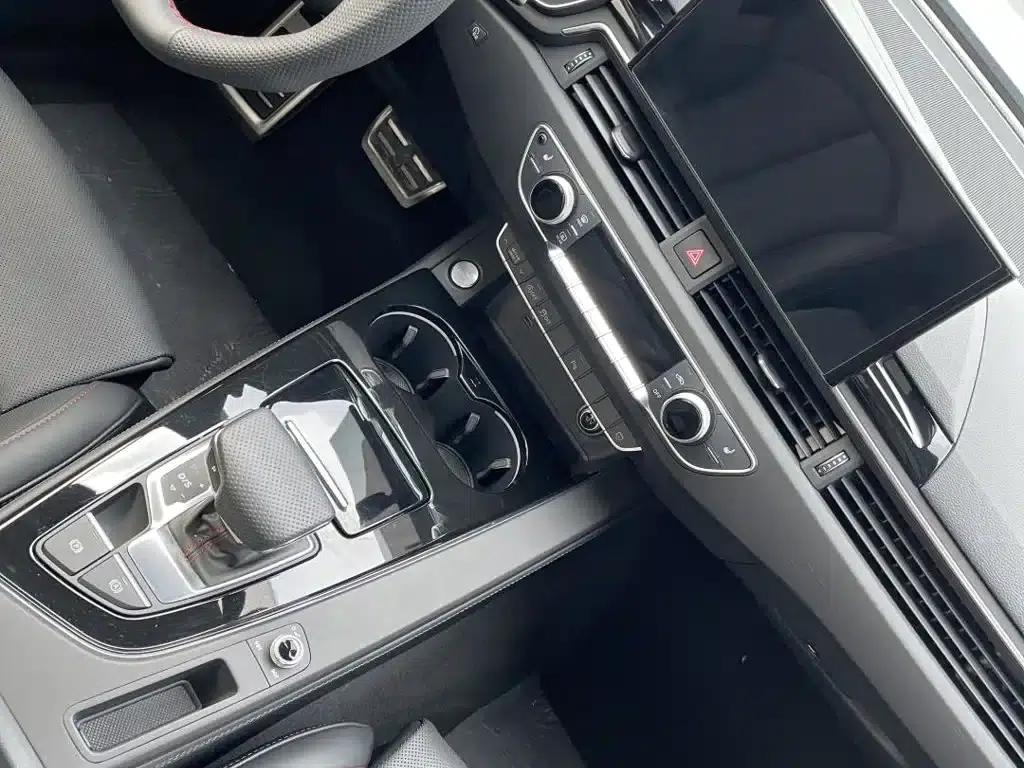 Audi A4L 2025 2 Million Unit Enjoyment Edition 40 TFSI Luxury Dynamic Model — миниатюра 16