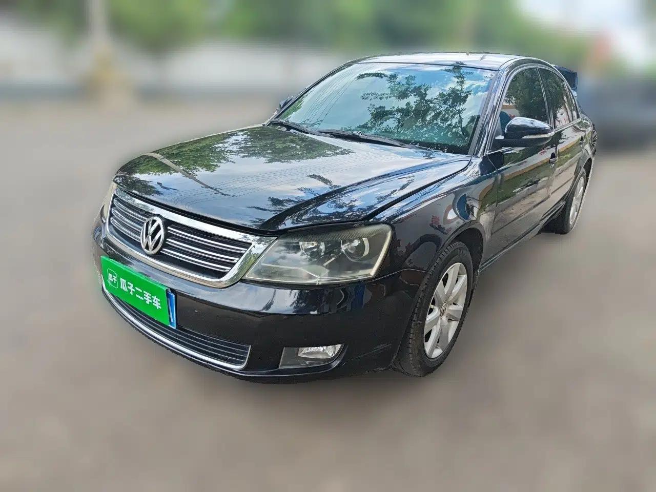 Volkswagen Passat 2011 1.8T Manual Luxury Model — миниатюра 1