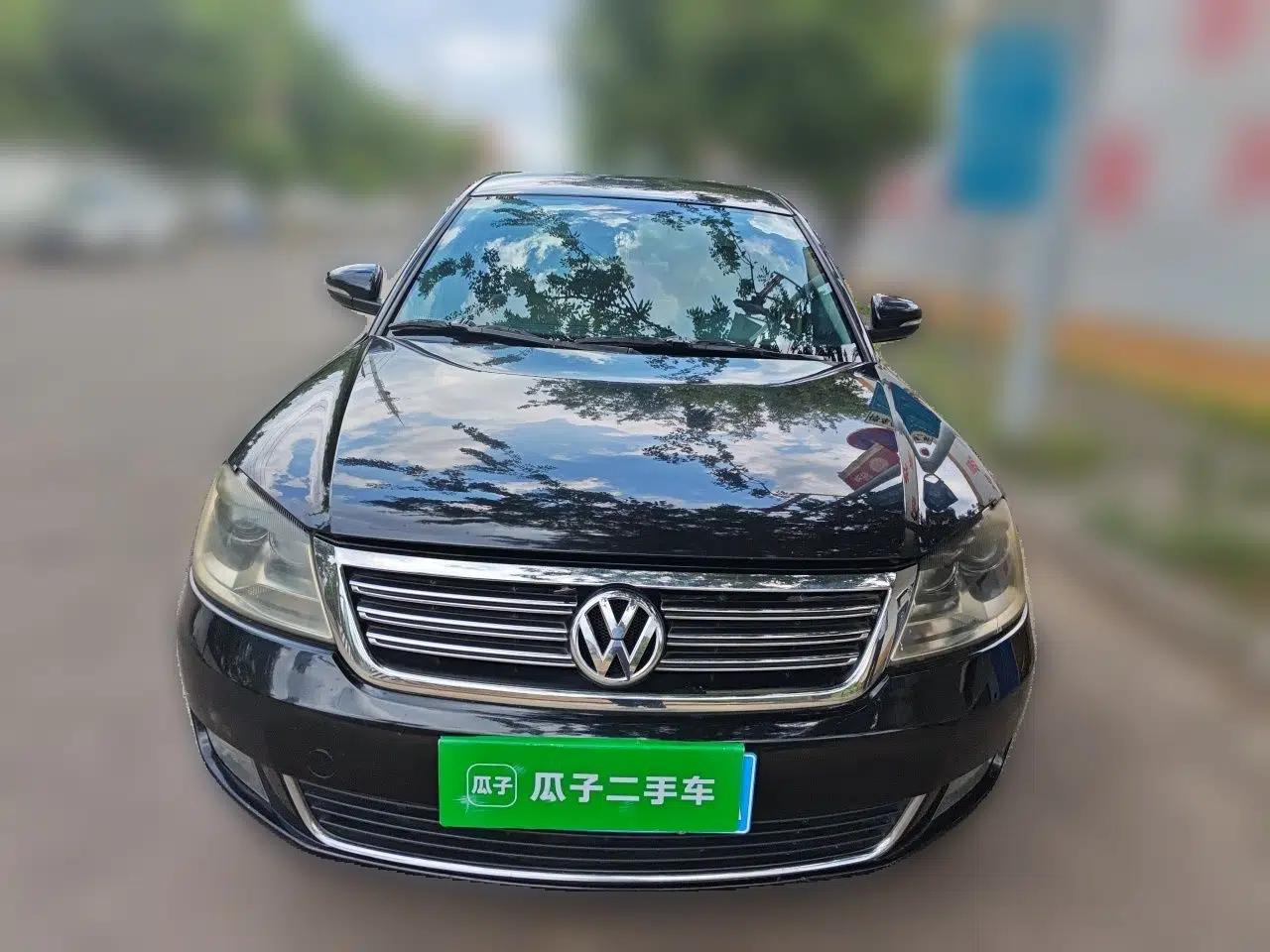 Volkswagen Passat 2011 1.8T Manual Luxury Model — миниатюра 2