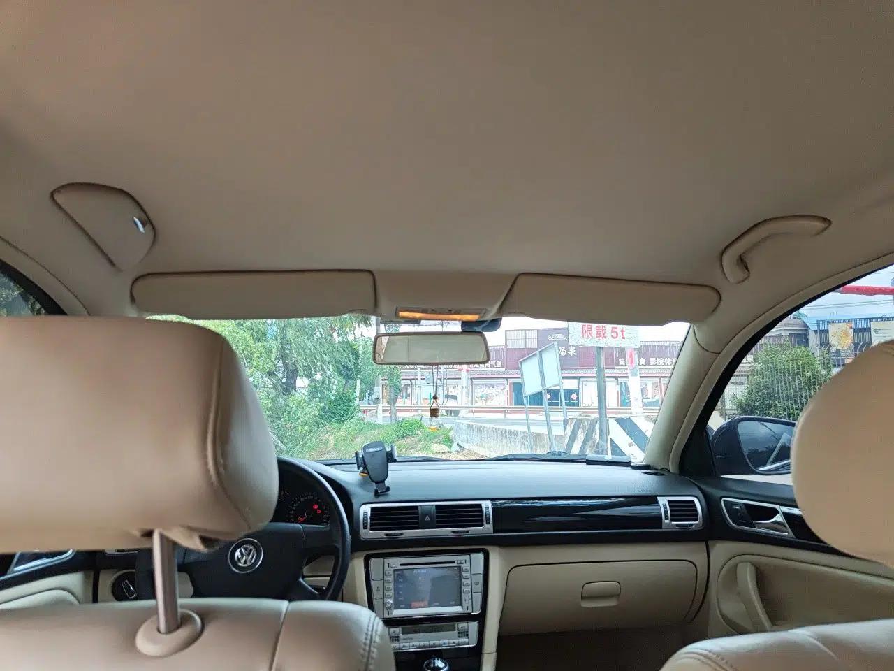 Volkswagen Passat 2011 1.8T Manual Luxury Model — миниатюра 18
