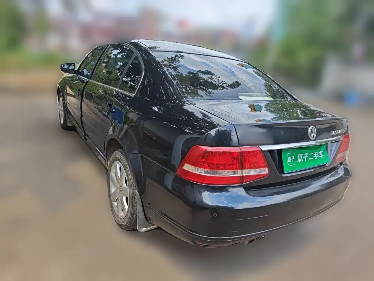 Volkswagen Passat 2011 1.8T Manual Luxury Model — миниатюра 4