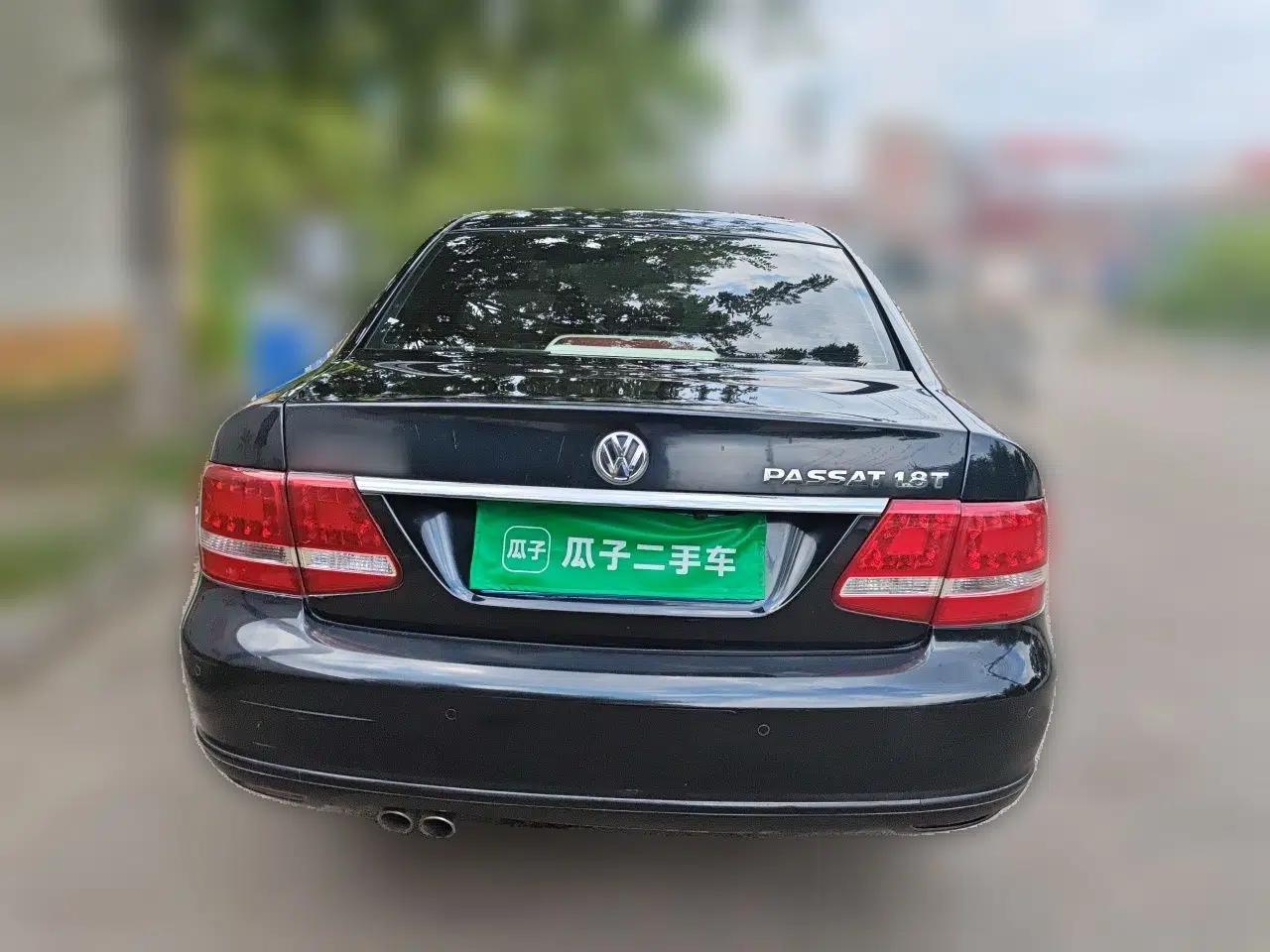 Volkswagen Passat 2011 1.8T Manual Luxury Model — миниатюра 5