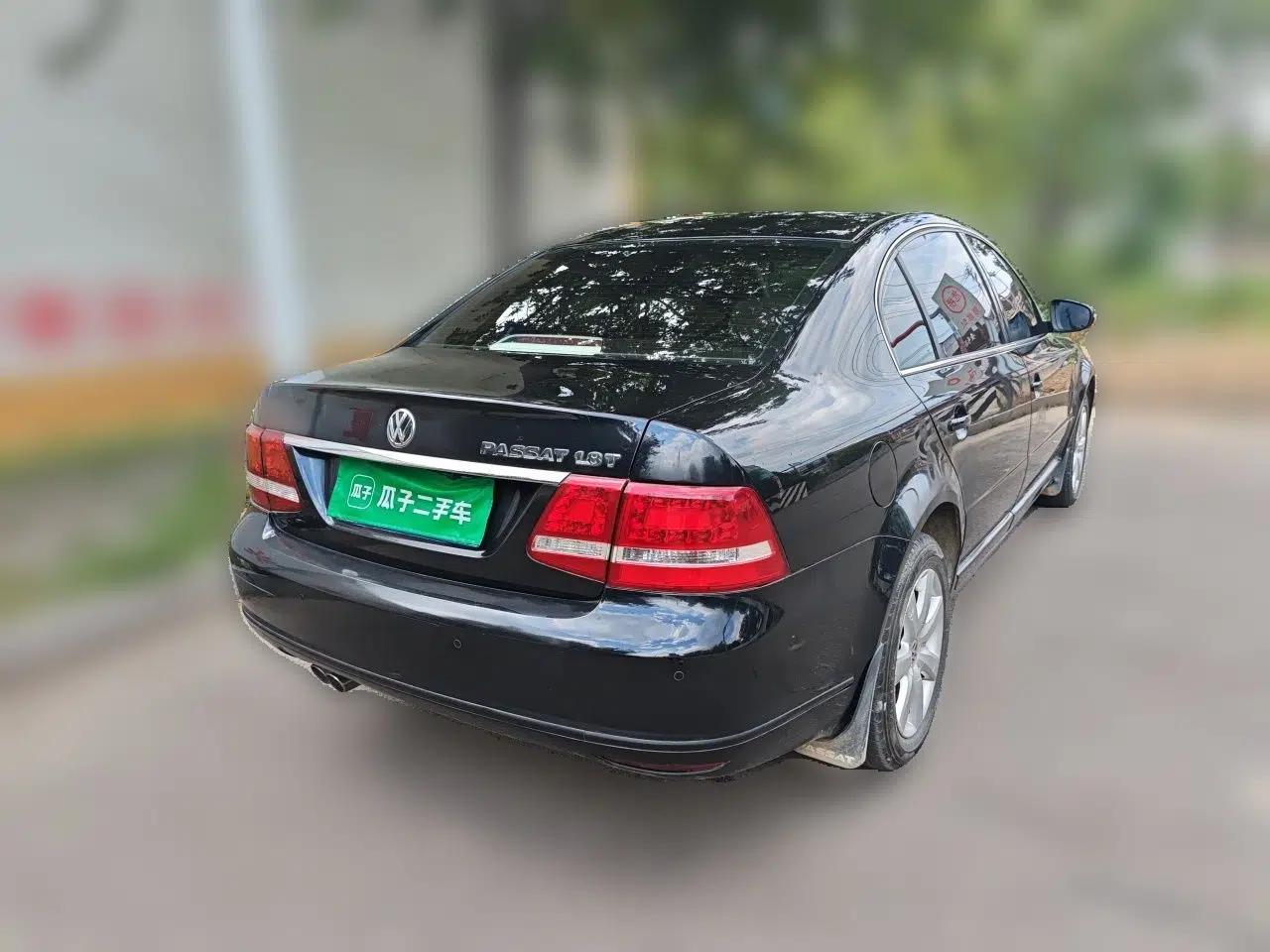 Volkswagen Passat 2011 1.8T Manual Luxury Model — миниатюра 6