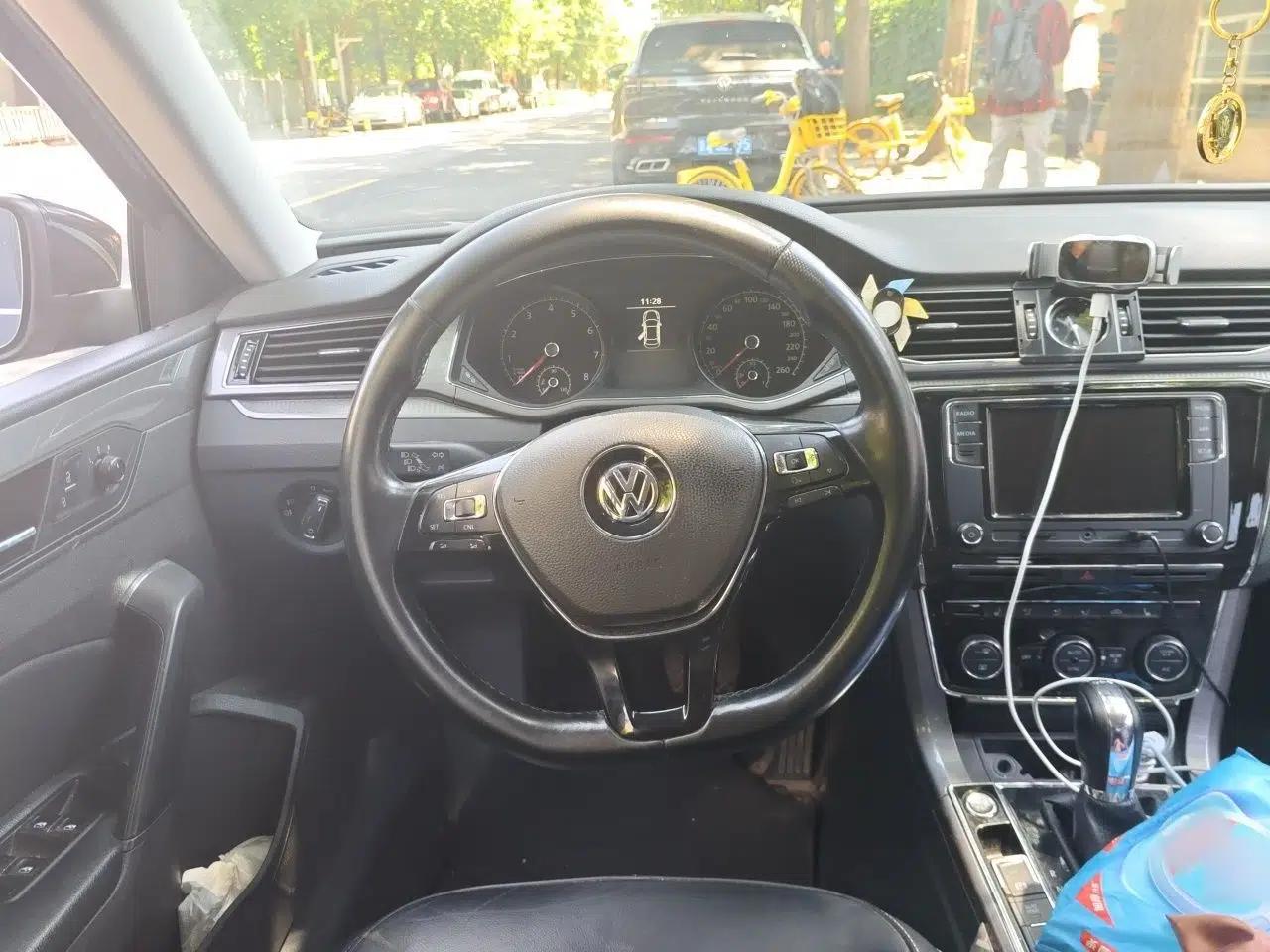Volkswagen Passat 2017 280TSI DSG Luxury Edition — миниатюра 10
