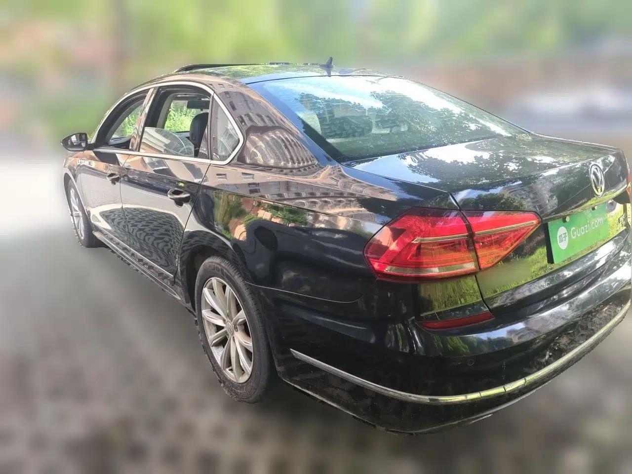 Volkswagen Passat 2017 330TSI DSG Luxury Edition — миниатюра 4