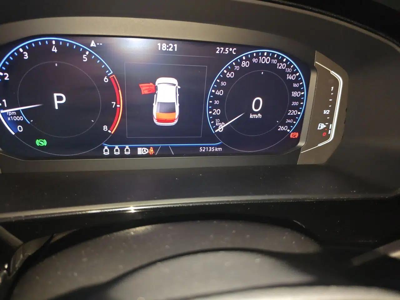 Volkswagen Passat 2022 330TSI Luxury Edition — миниатюра 12