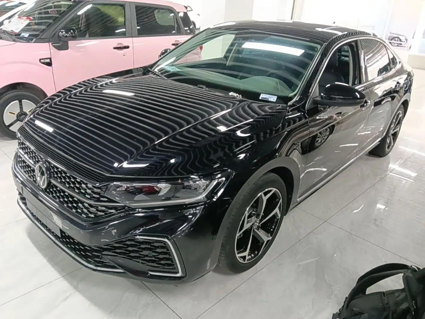 Volkswagen Passat 2023 Revised 330TSI Starry Elite Edition — миниатюра 1