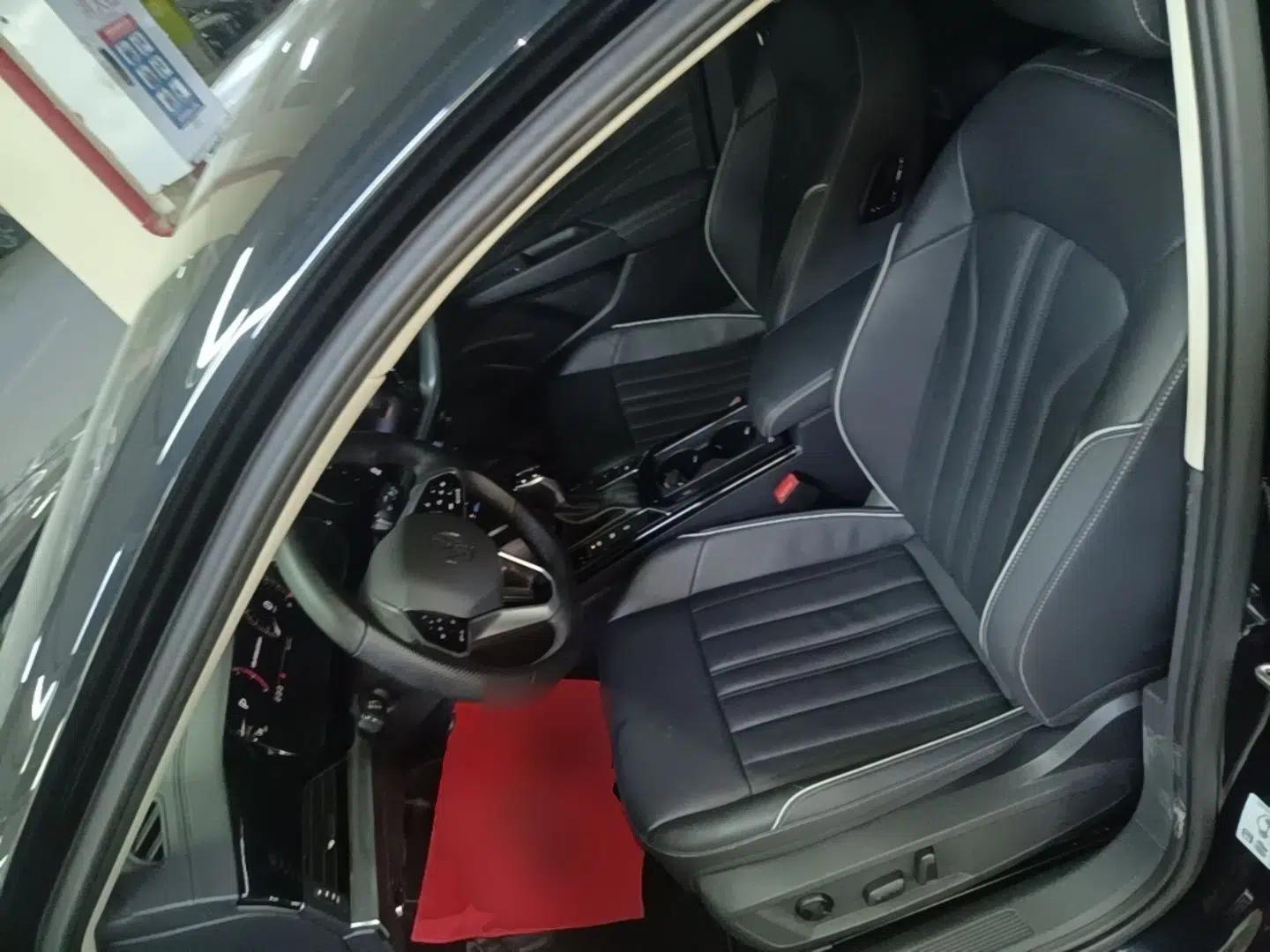 Volkswagen Passat 2023 330TSI Starry Elite Edition — миниатюра 17