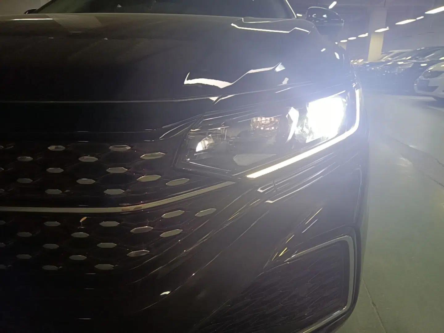 Volkswagen Passat 2023 330TSI Starry Elite Edition — миниатюра 8