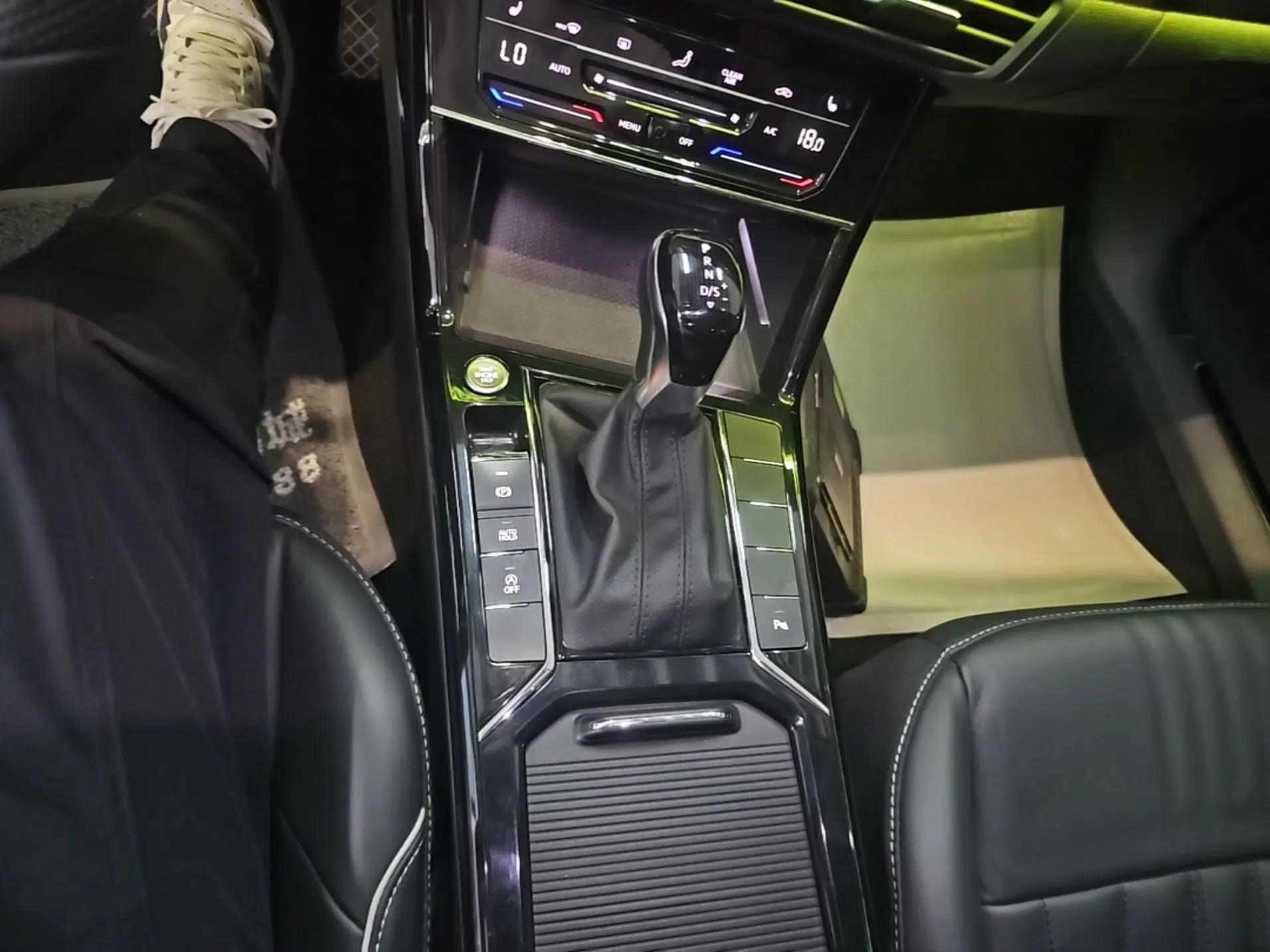 Volkswagen Passat 2022 330TSI Starry Elite Edition Custom Version — миниатюра 21