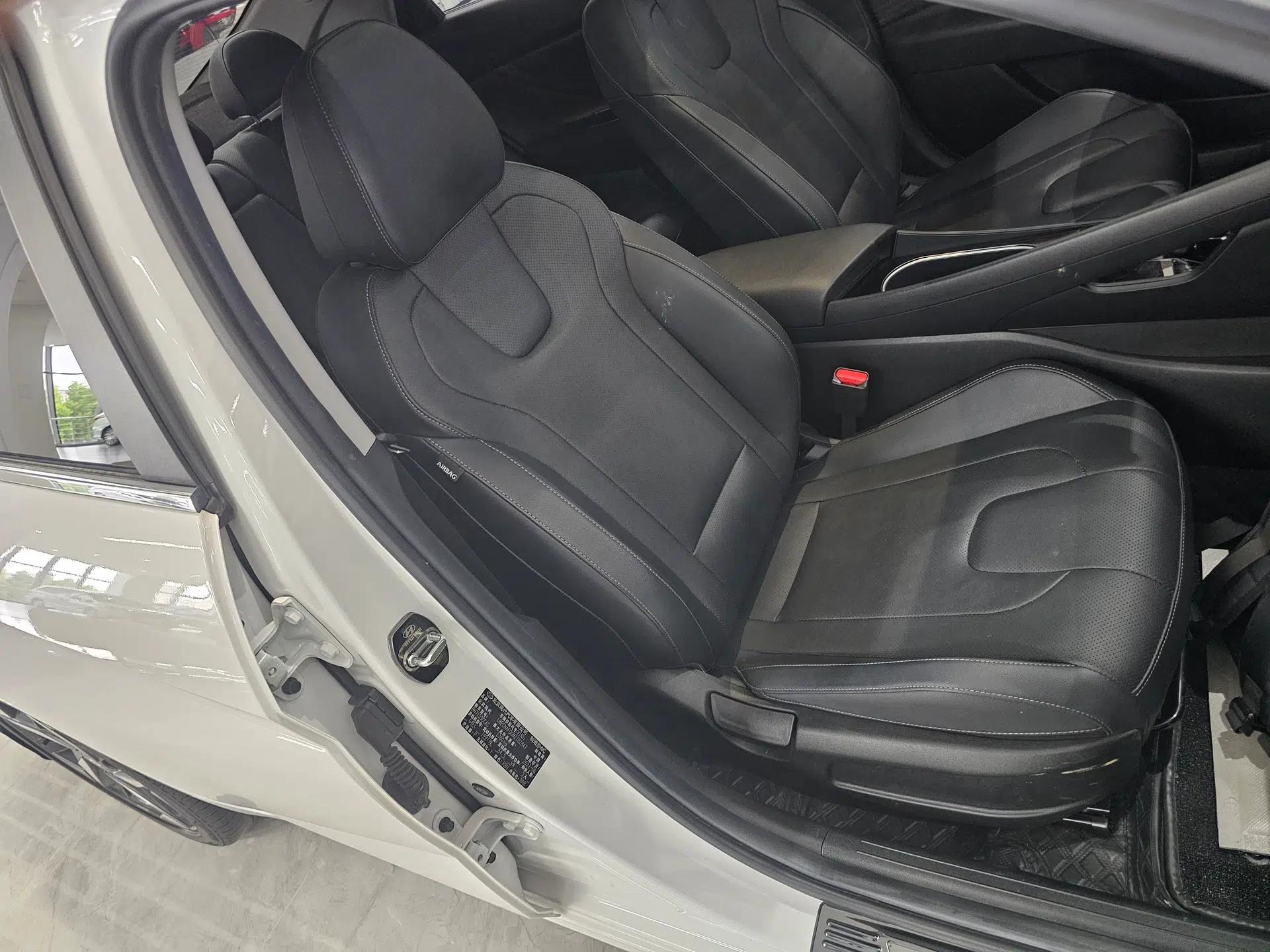 Volkswagen Passat 2022 330TSI Starry Elite Edition Custom Version — миниатюра 24