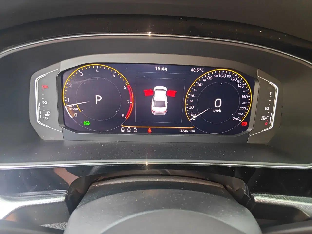 Volkswagen Passat 2024 380TSI Starry Dragon Edition — миниатюра 11