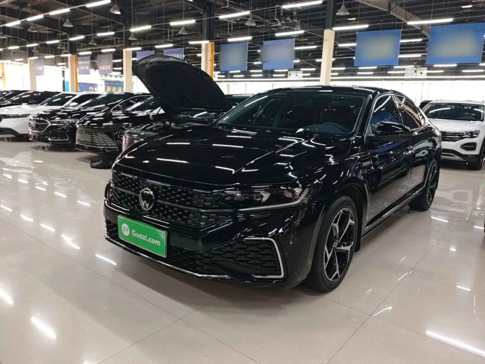 Volkswagen Passat 2025 Outstanding Model 380TSI Starry Dragon Edition — миниатюра 1