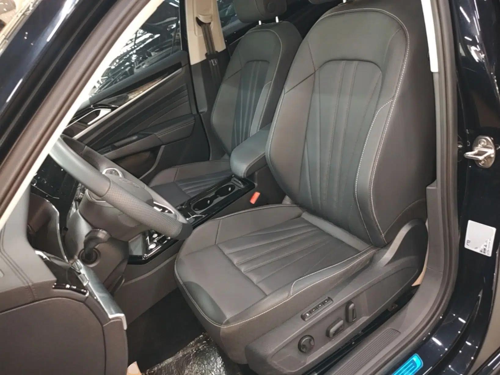 Volkswagen Passat 2025 Outstanding Model 380TSI Starry Dragon Edition — миниатюра 17