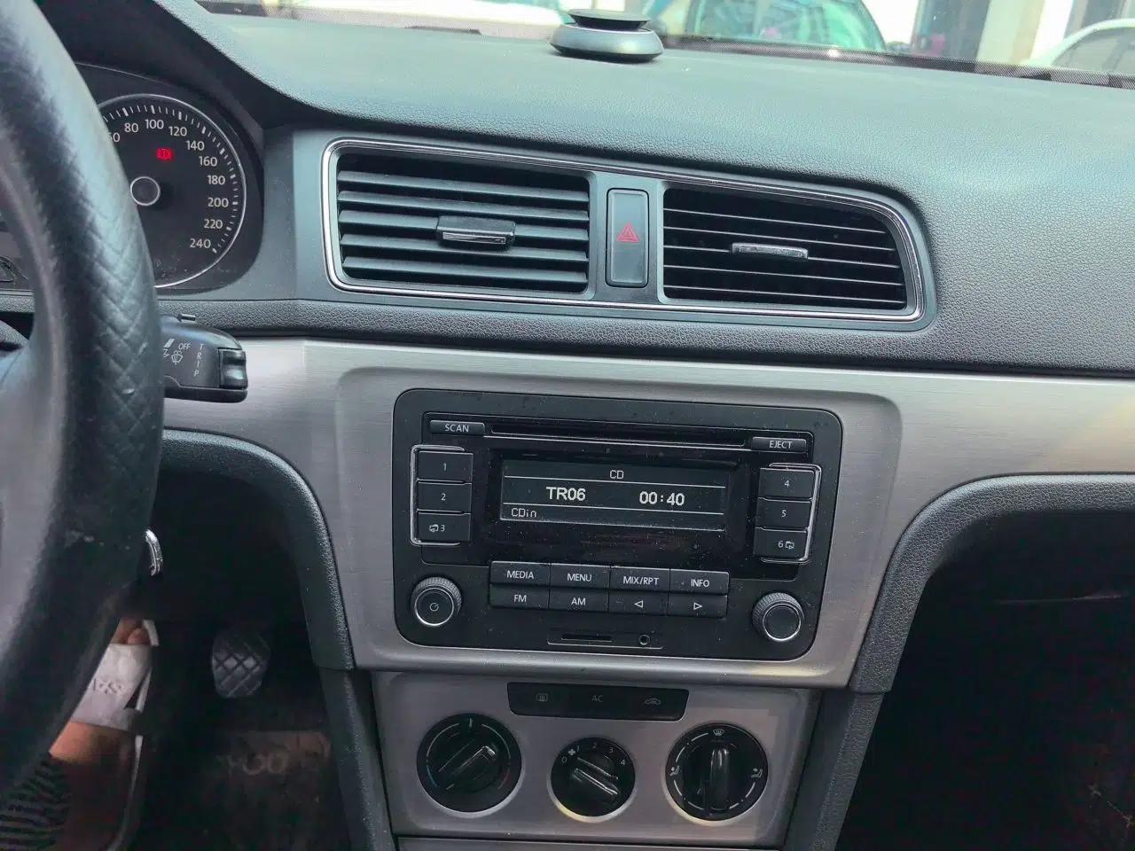 Volkswagen Lavida 2013 1.4TSI Manual Comfort Edition — миниатюра 13