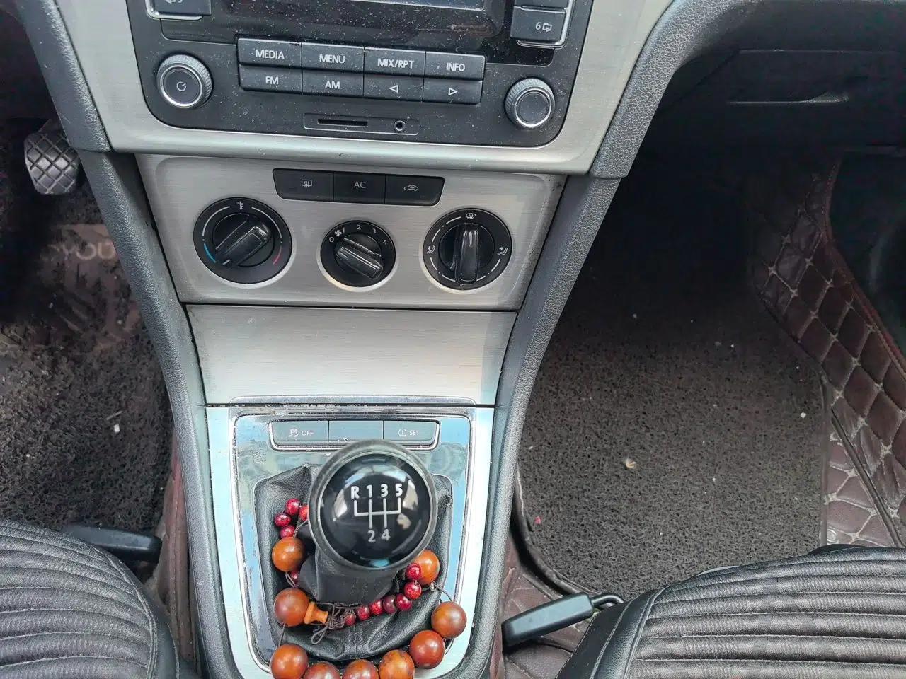 Volkswagen Lavida 2013 1.4TSI Manual Comfort Edition — миниатюра 14