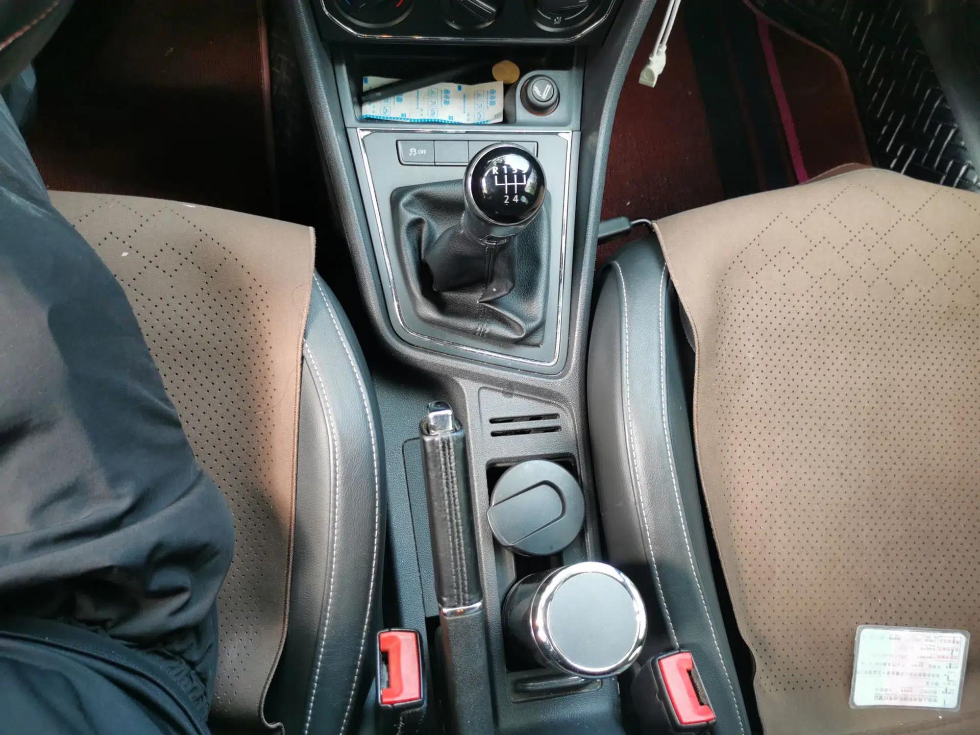 Volkswagen Lavida 2017 1.6L Manual Comfort Edition — миниатюра 14