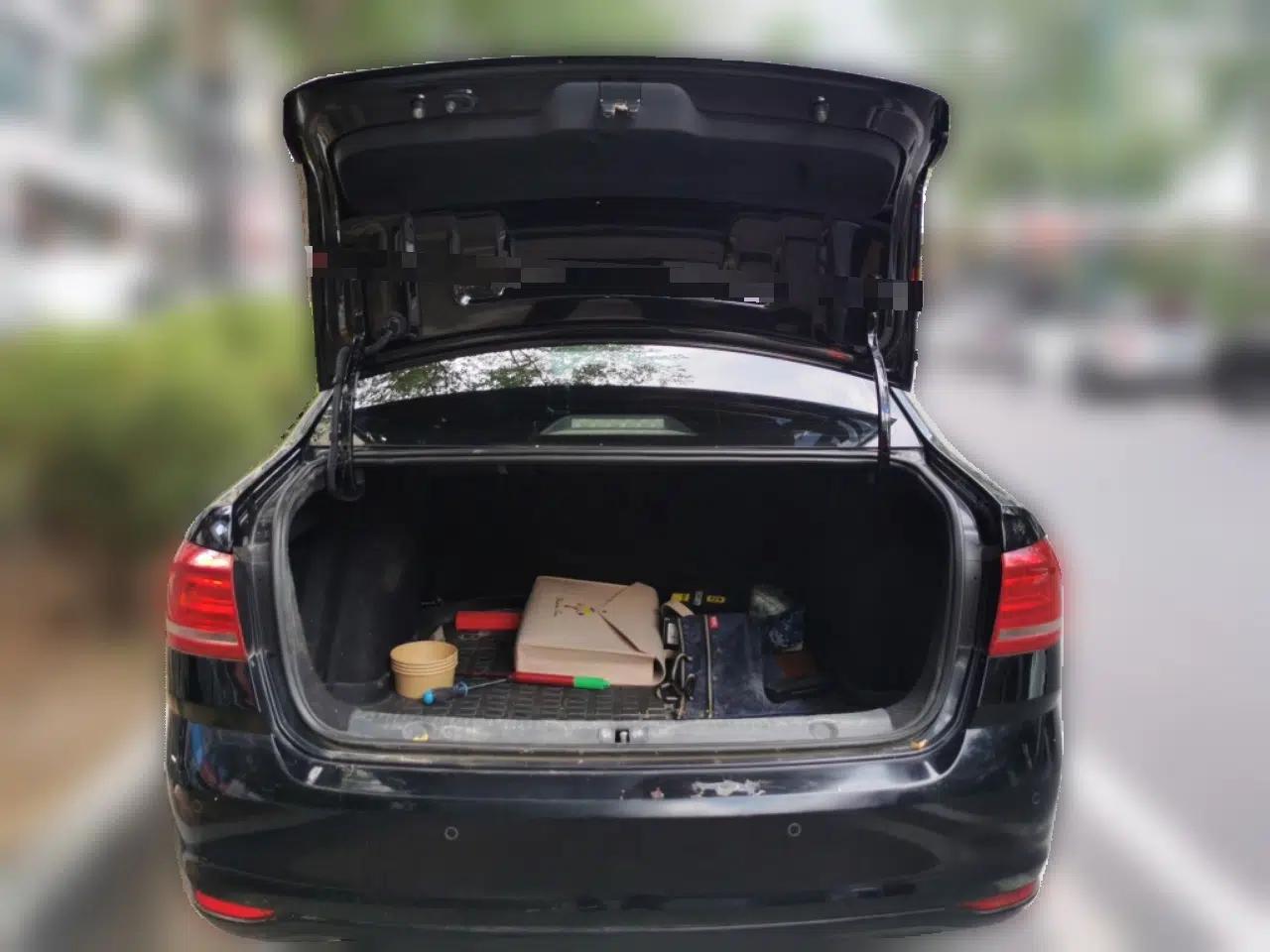 Volkswagen Lavida 2017 1.6L Manual Comfort Edition — миниатюра 19