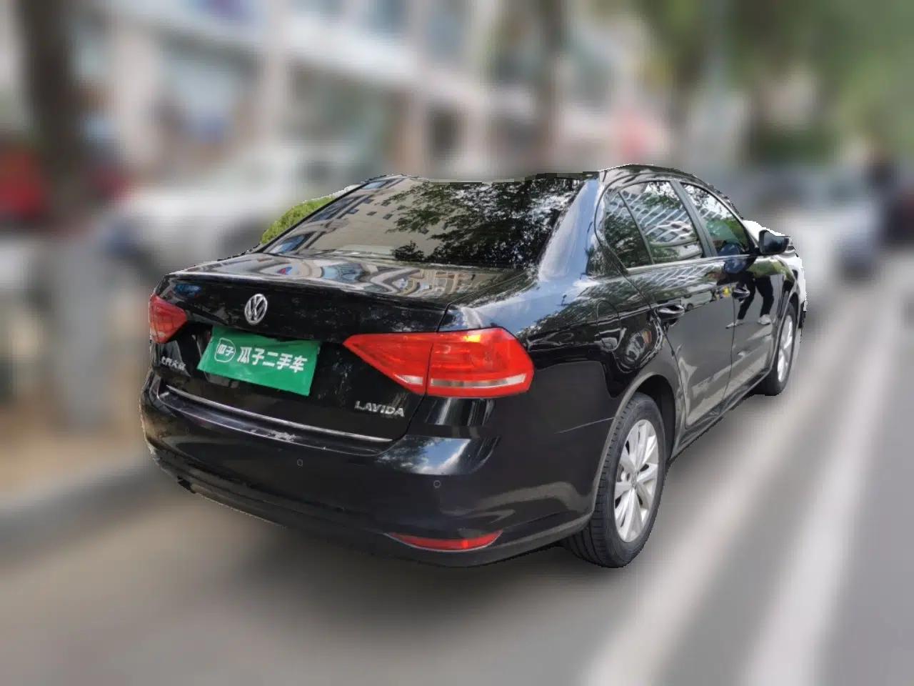 Volkswagen Lavida 2017 1.6L Manual Comfort Edition — миниатюра 6