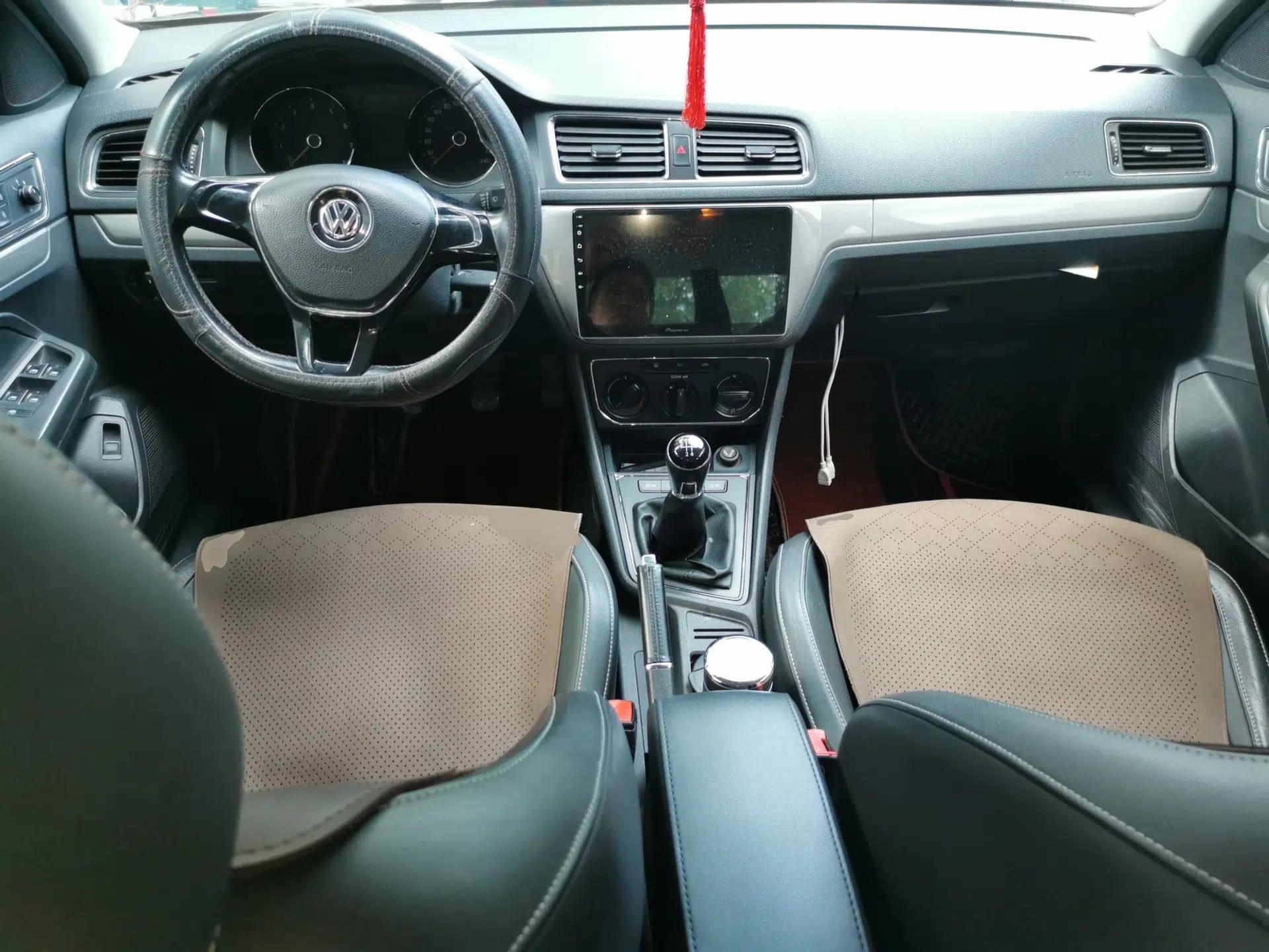 Volkswagen Lavida 2017 1.6L Manual Comfort Edition — миниатюра 9