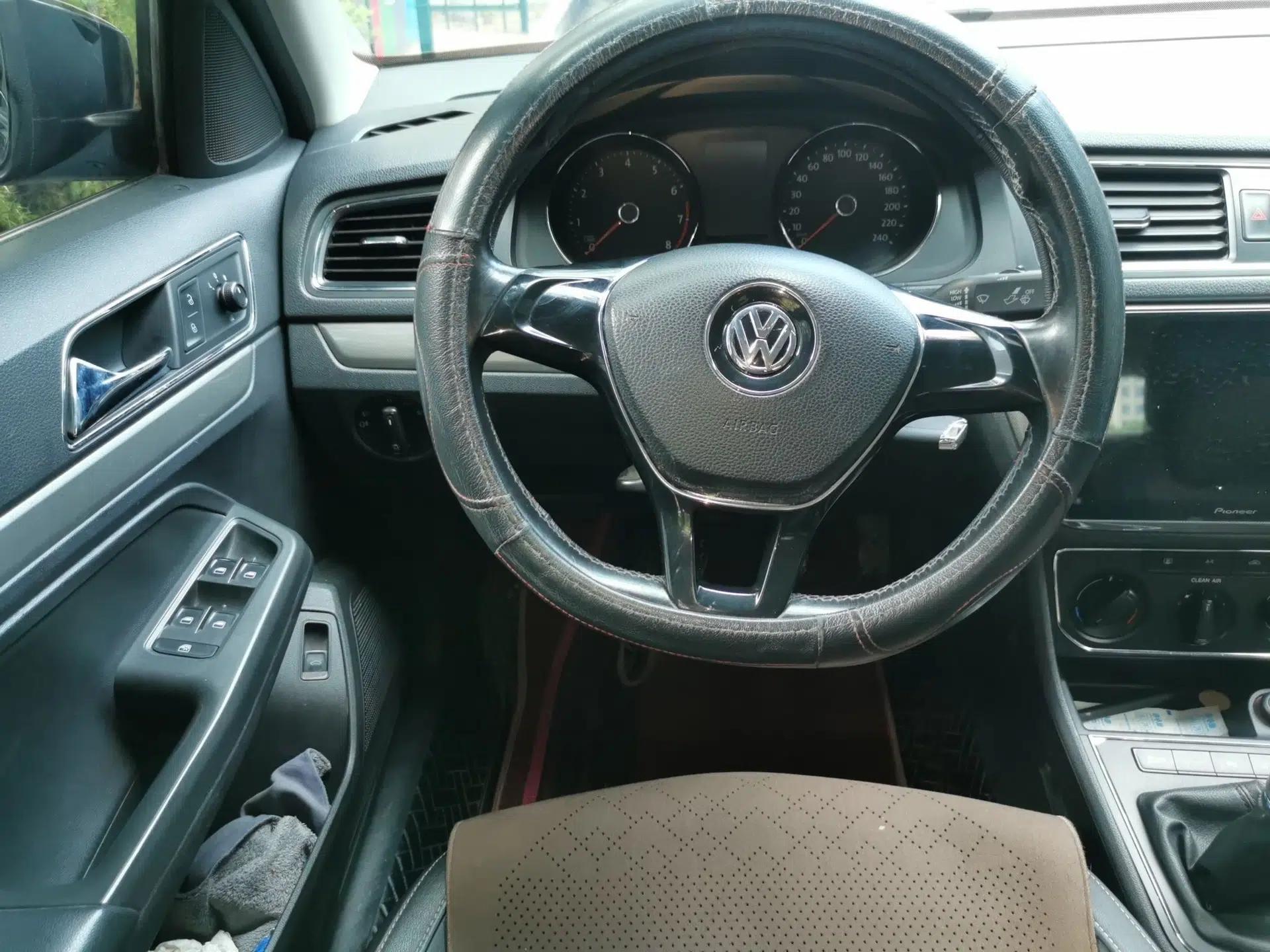 Volkswagen Lavida 2017 1.6L Manual Comfort Edition — миниатюра 10