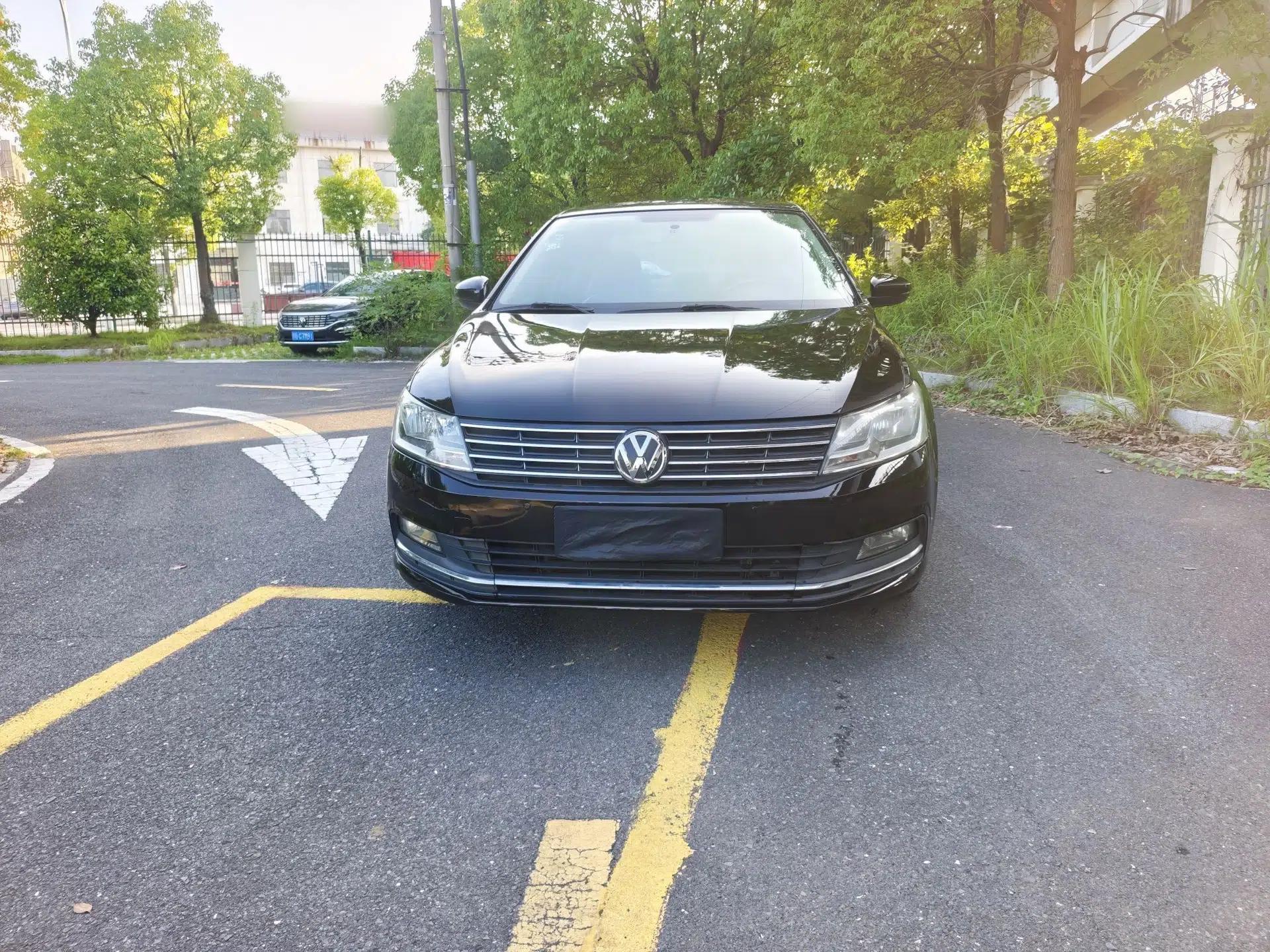 Volkswagen Lavida 2015 1.6L Automatic Comfort Edition — миниатюра 15