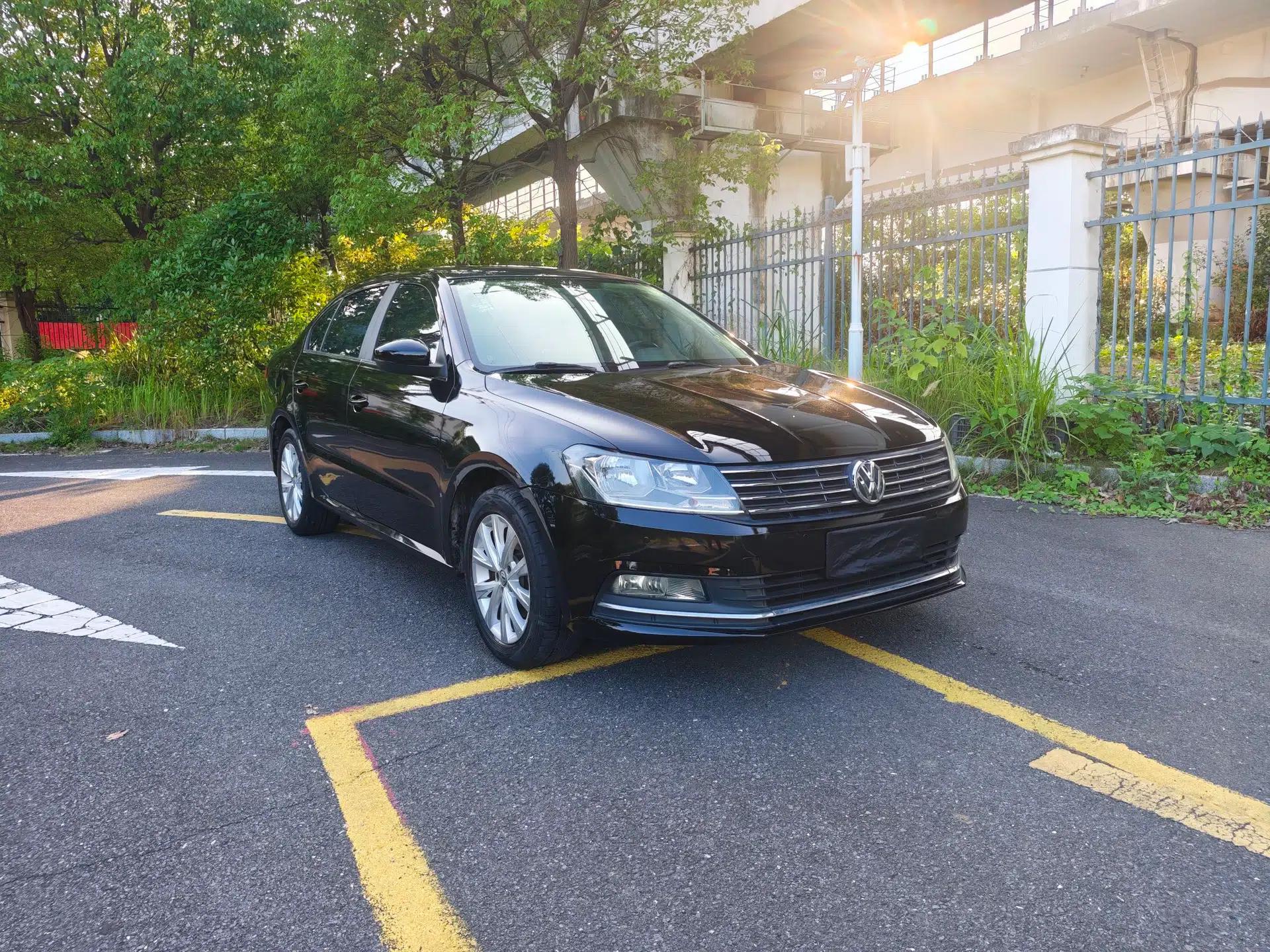 Volkswagen Lavida 2015 1.6L Automatic Comfort Edition — миниатюра 16