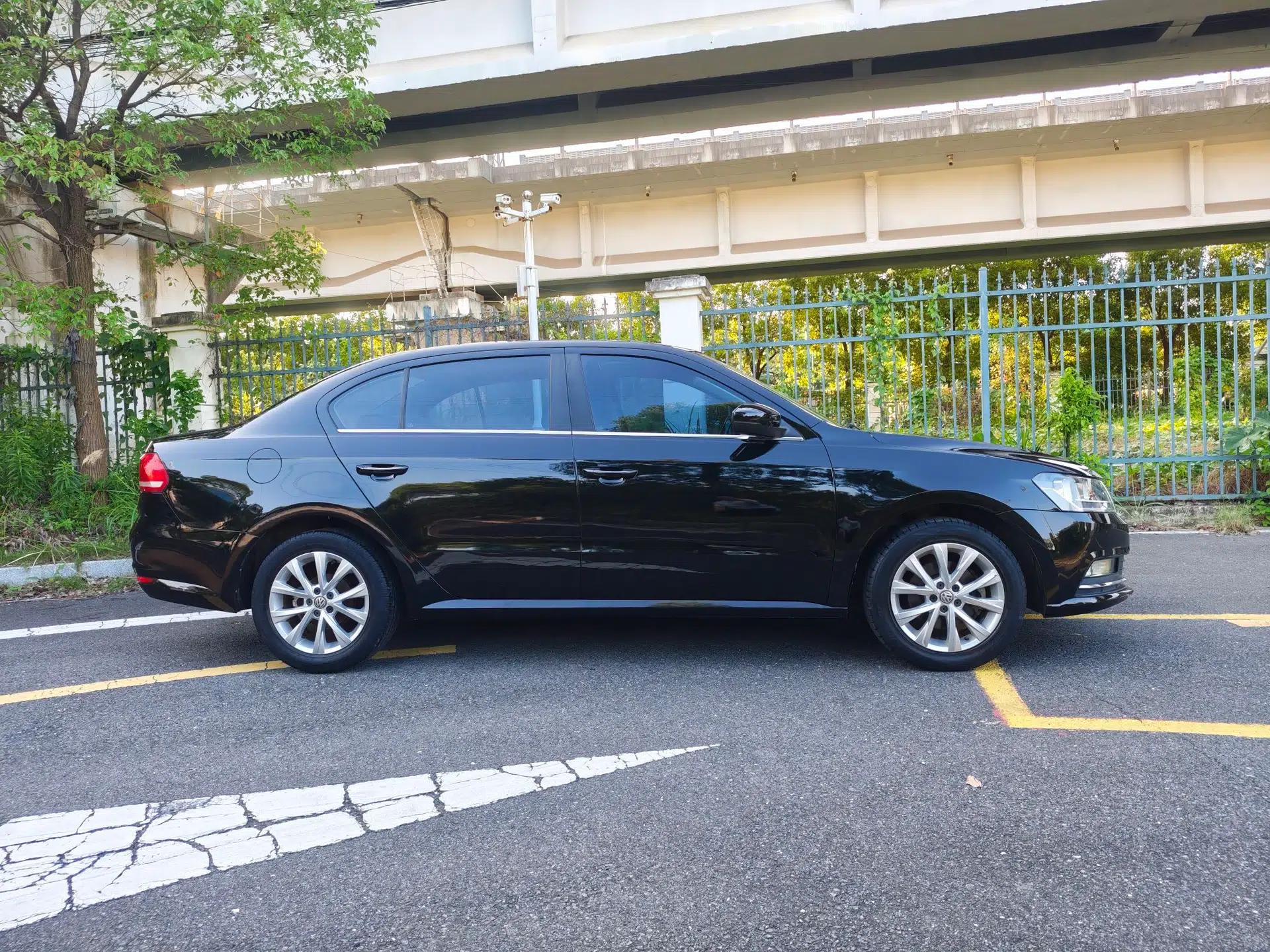 Volkswagen Lavida 2015 1.6L Automatic Comfort Edition — миниатюра 17