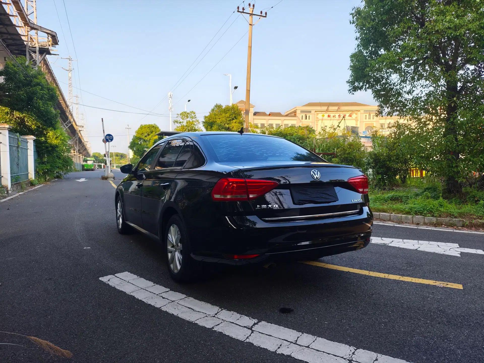 Volkswagen Lavida 2015 1.6L Automatic Comfort Edition — миниатюра 19