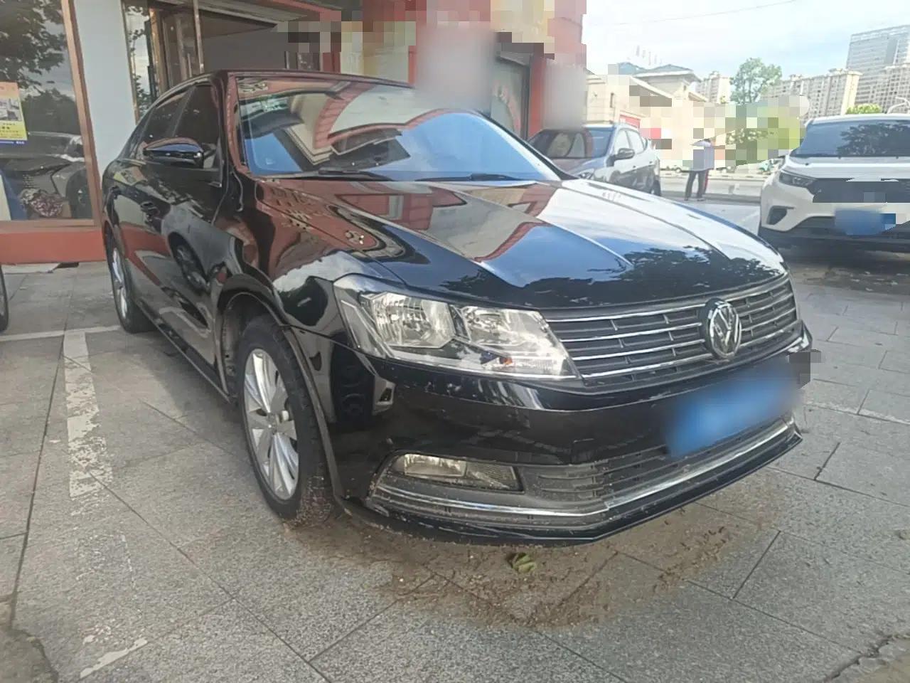 Volkswagen Lavida 2015 1.6L Automatic Comfort Edition — миниатюра 3