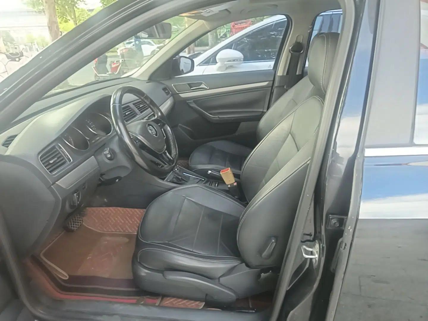 Volkswagen Lavida 2015 1.6L Automatic Comfort Edition — миниатюра 26