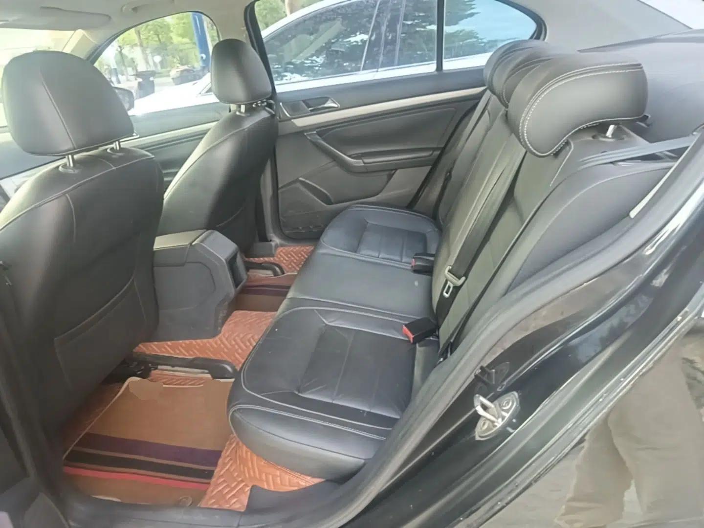 Volkswagen Lavida 2015 1.6L Automatic Comfort Edition — миниатюра 29