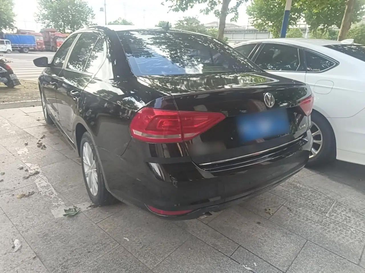 Volkswagen Lavida 2015 1.6L Automatic Comfort Edition — миниатюра 4