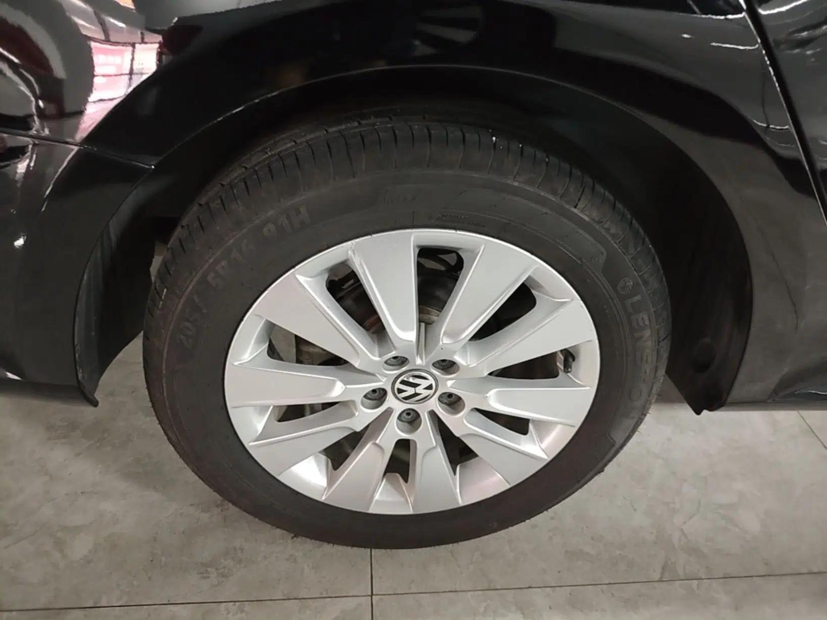Volkswagen Lavida 2013 Restyled Classic 1.6L Automatic Comfort Edition — миниатюра 11