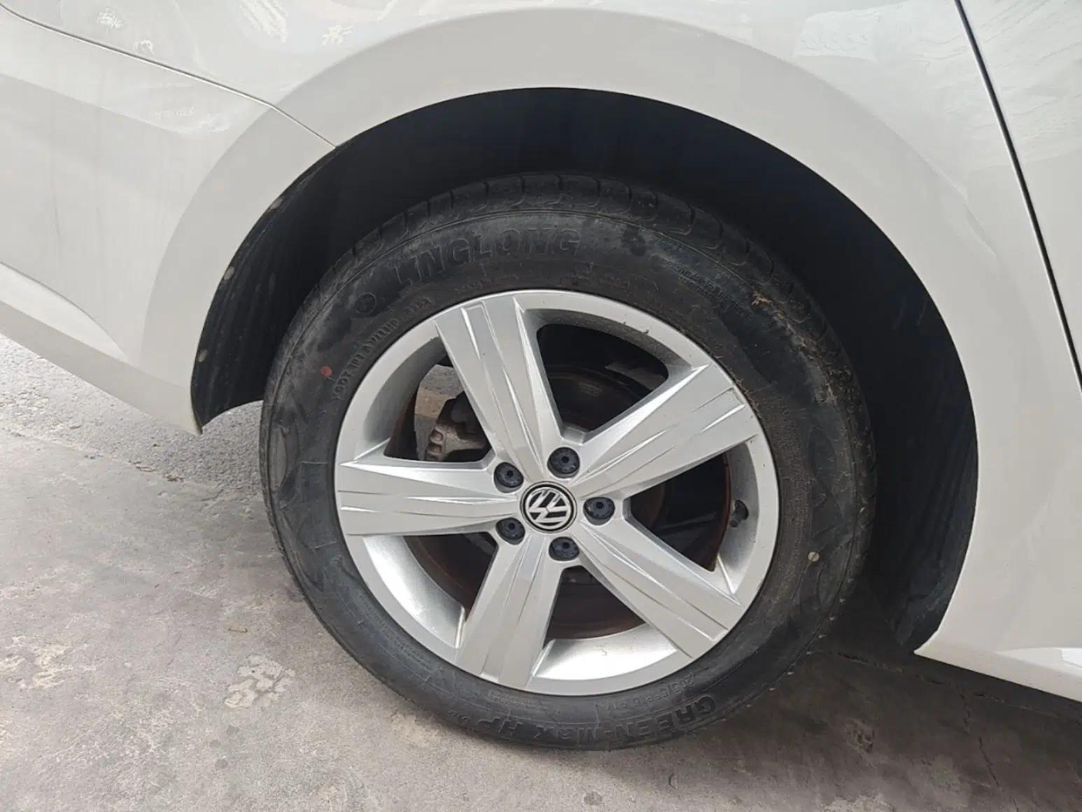 Volkswagen Lavida 2017 1.6L Automatic Fashion Edition — миниатюра 11