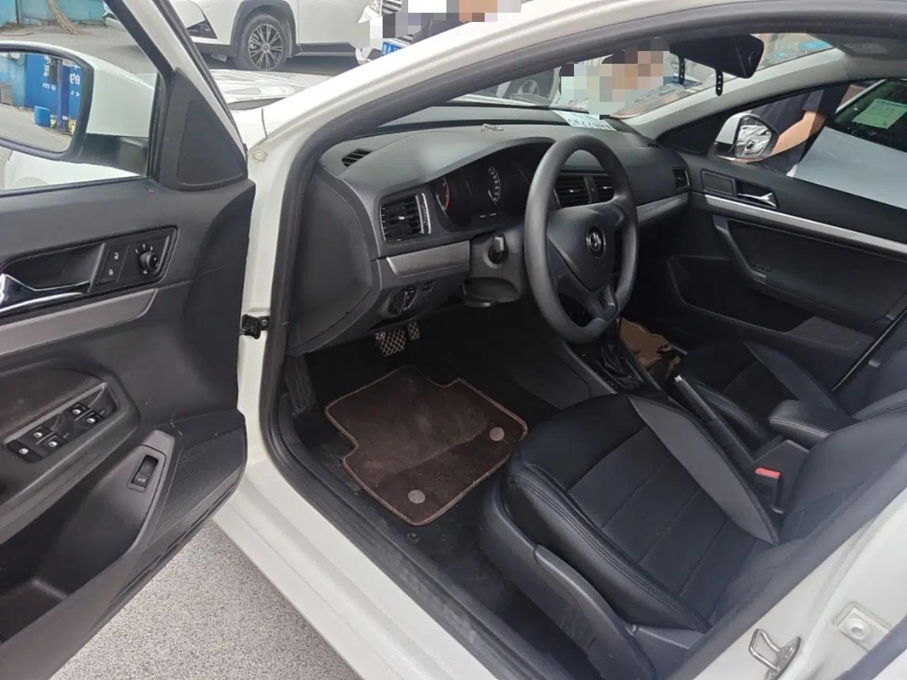 Volkswagen Lavida 2017 1.6L Automatic Fashion Edition — миниатюра 18