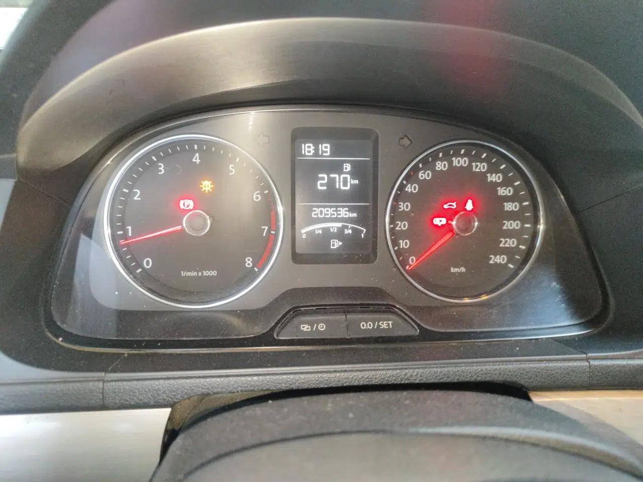 Volkswagen Lavida 2013 Restyled Classic 1.6L Manual Comfort Edition — миниатюра 11