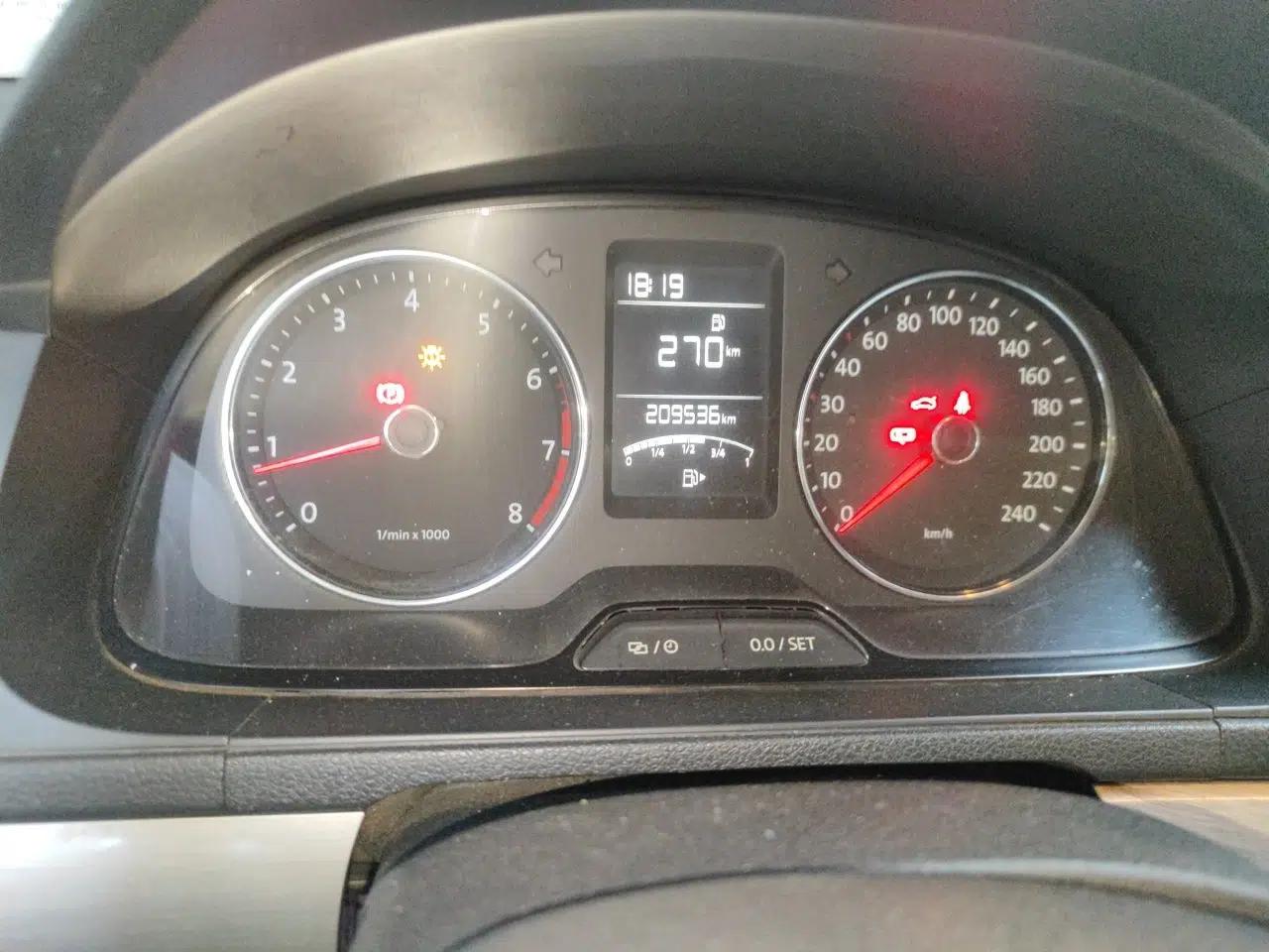 Volkswagen Lavida 2013 Restyled Classic 1.6L Manual Comfort Edition — миниатюра 12