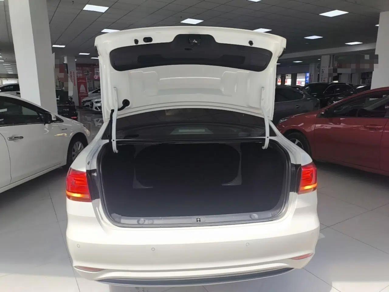 Volkswagen Lavida 2019 Lavida Start 1.5L Automatic Trendy Version China VI Standard — миниатюра 22