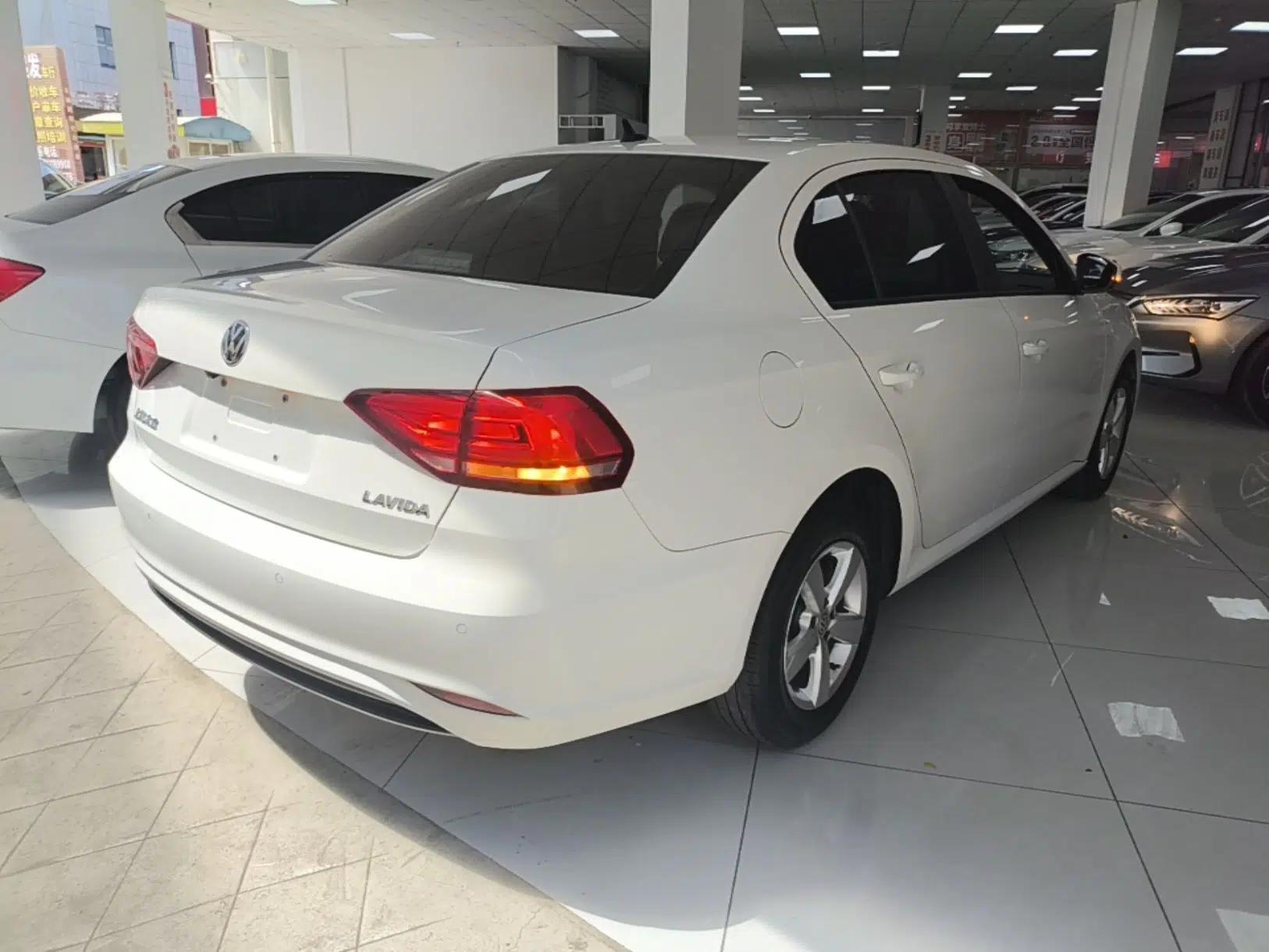 Volkswagen Lavida 2019 Lavida Start 1.5L Automatic Trendy Version China VI Standard — миниатюра 6