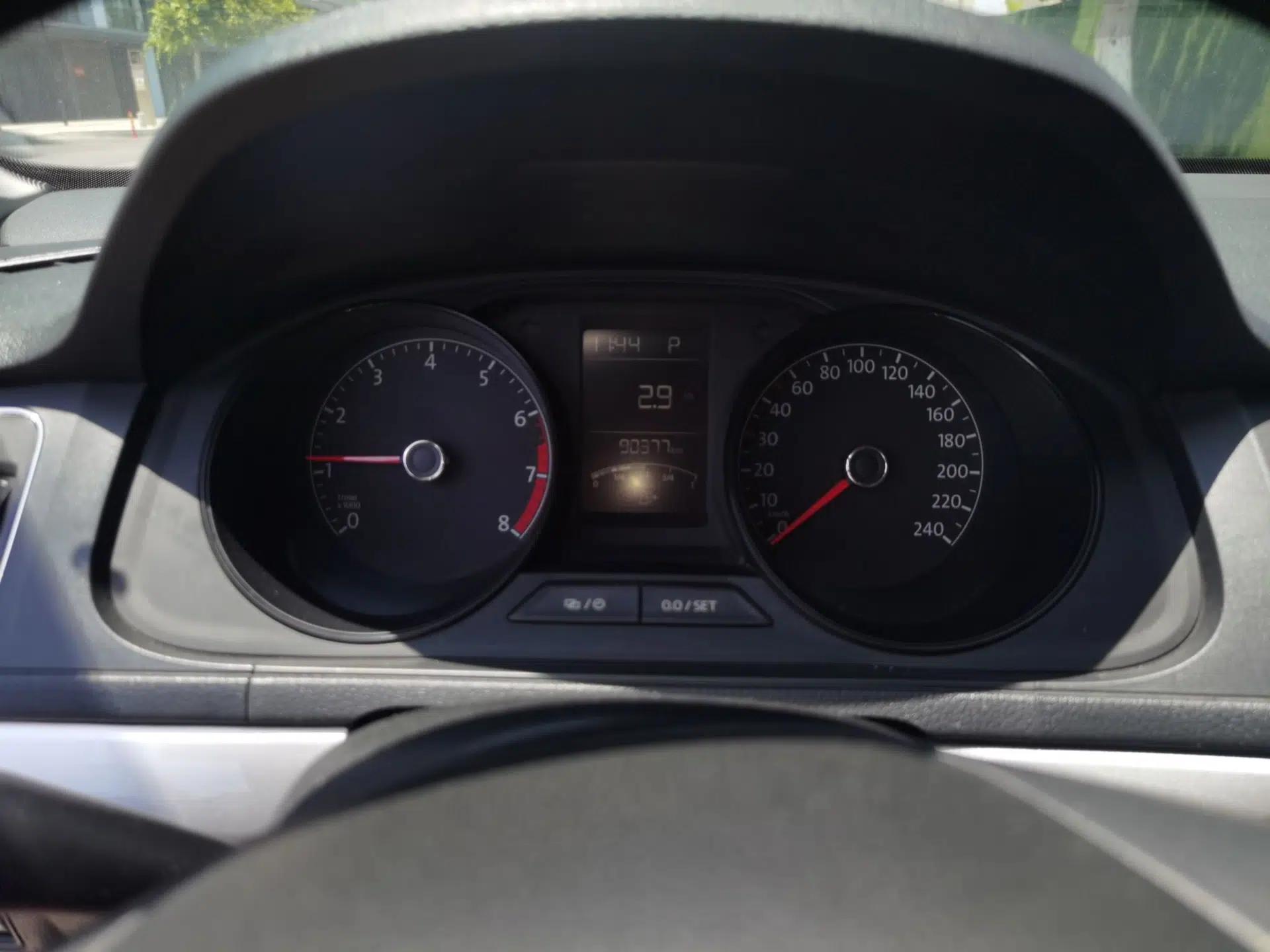 Volkswagen Lavida 2017 1.6L Automatic Fashion Edition — миниатюра 11