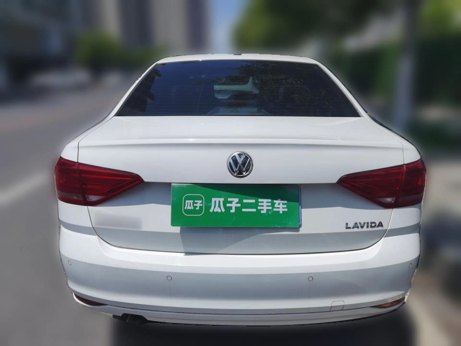 Volkswagen Lavida 2017 1.6L Automatic Fashion Edition — миниатюра 5
